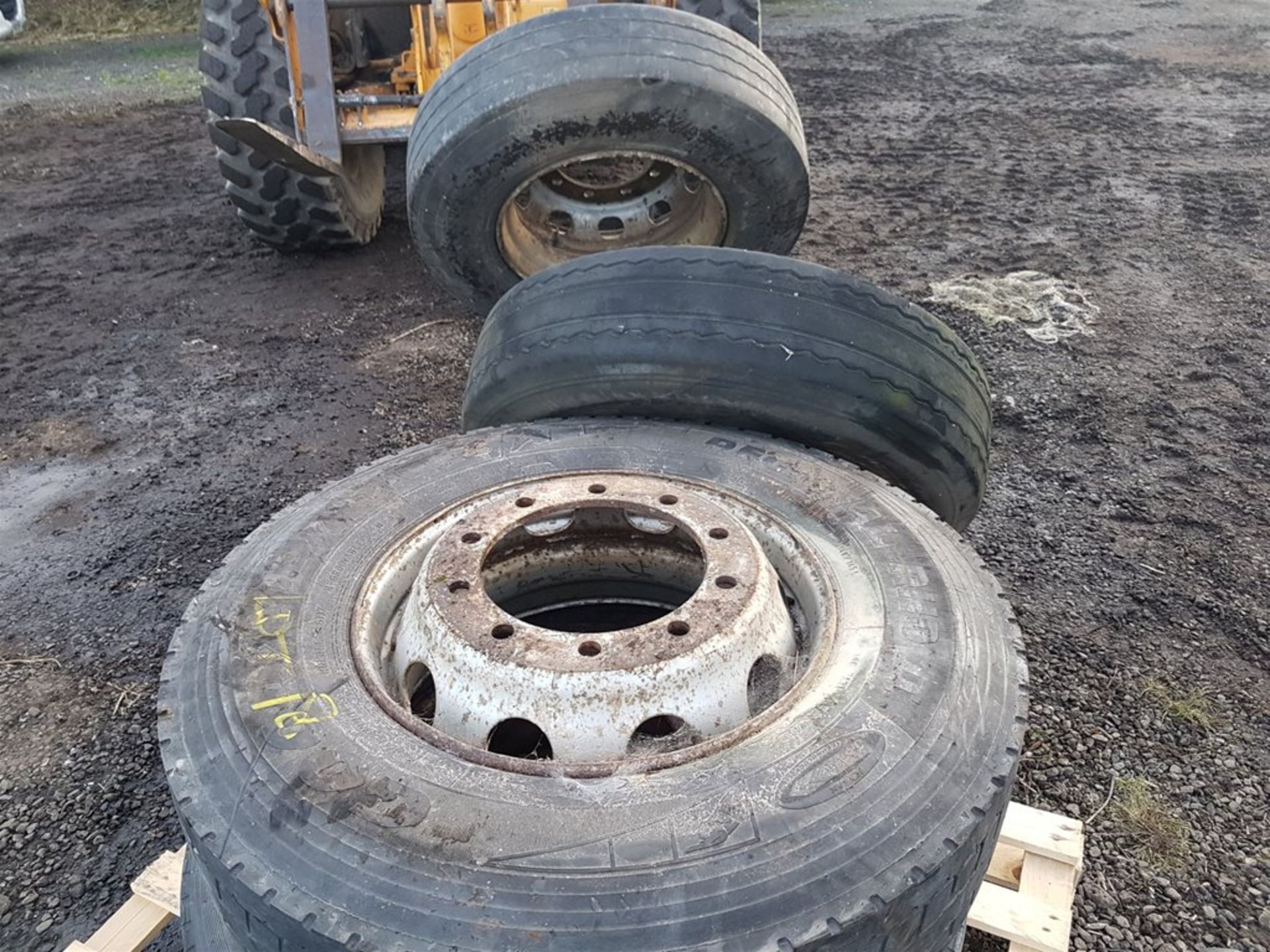 4x 22.5 Truck Tyres - Image 4 of 4