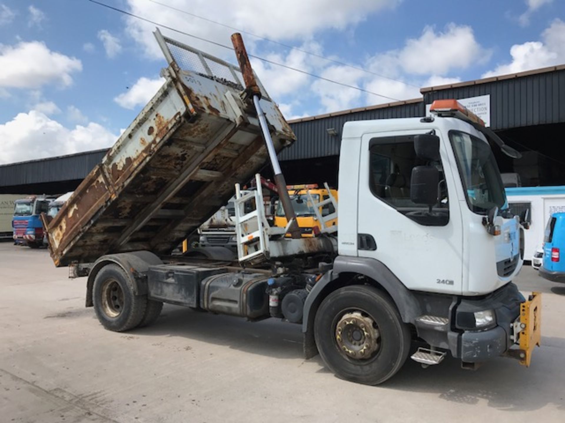 2007 Renault Midlum 240 DXi Demountable Tipper Gritter - Image 3 of 8