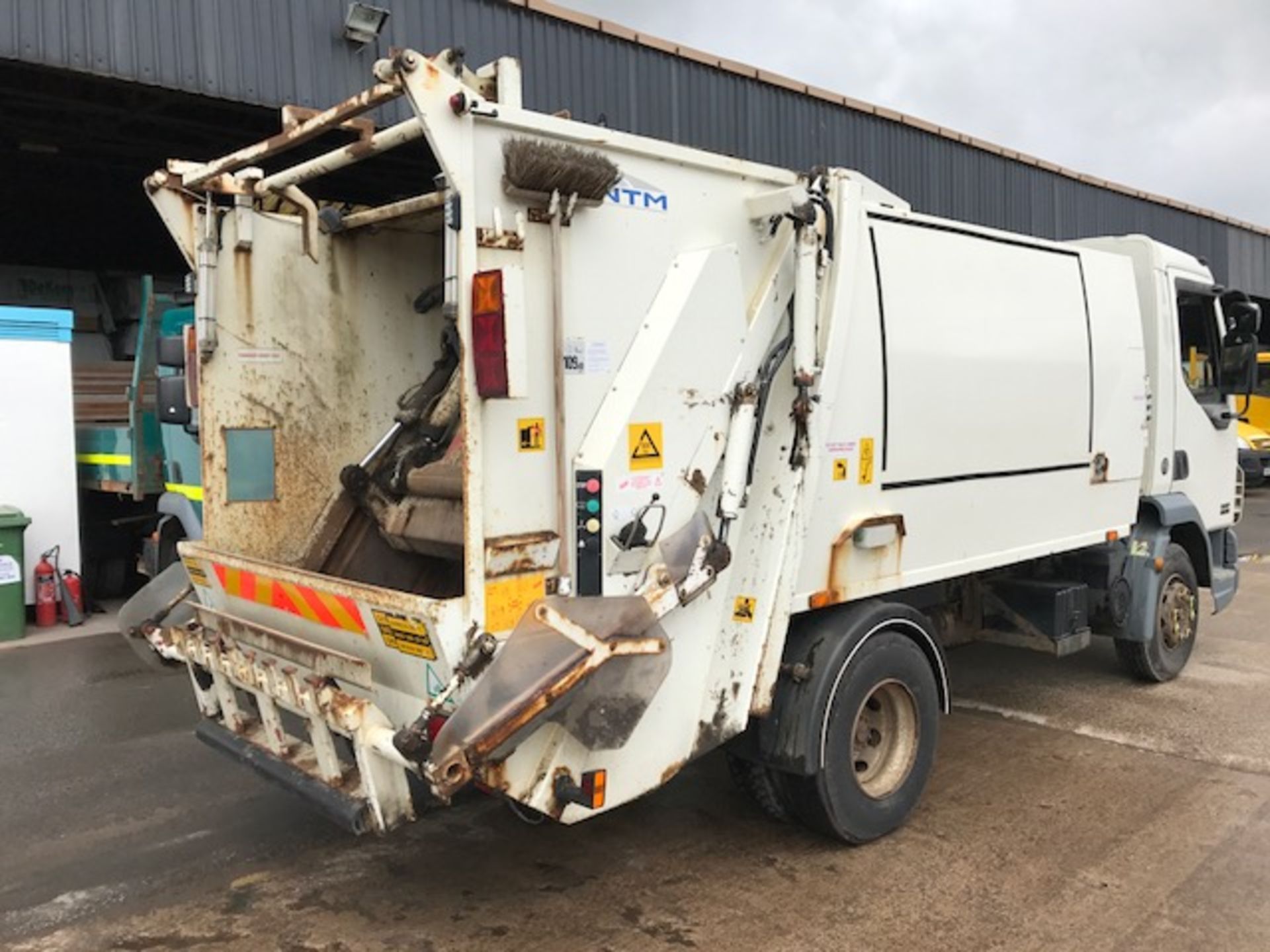 2003 DAF LF 45-180 Bin wagon - Image 4 of 9