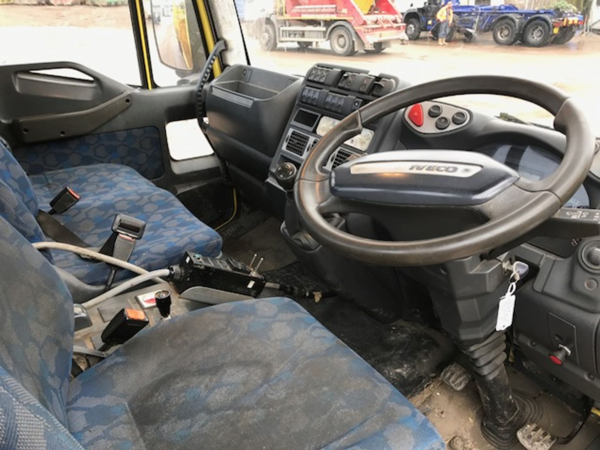 2009 Iveco Eurocargo 100E18 Hook Loader - Image 9 of 10