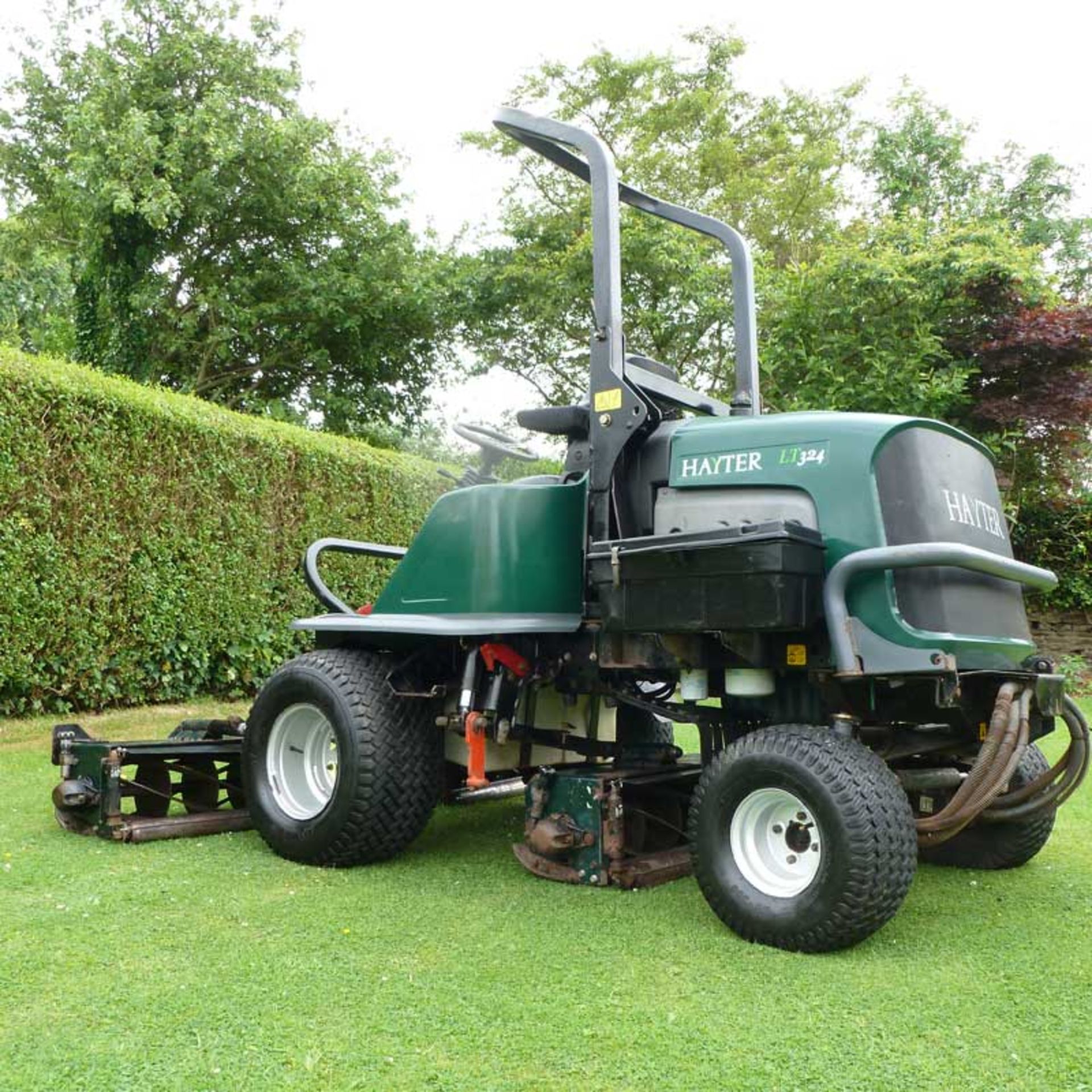 2006 Hayter LT324 Triple Cylinder Mower - Image 4 of 5