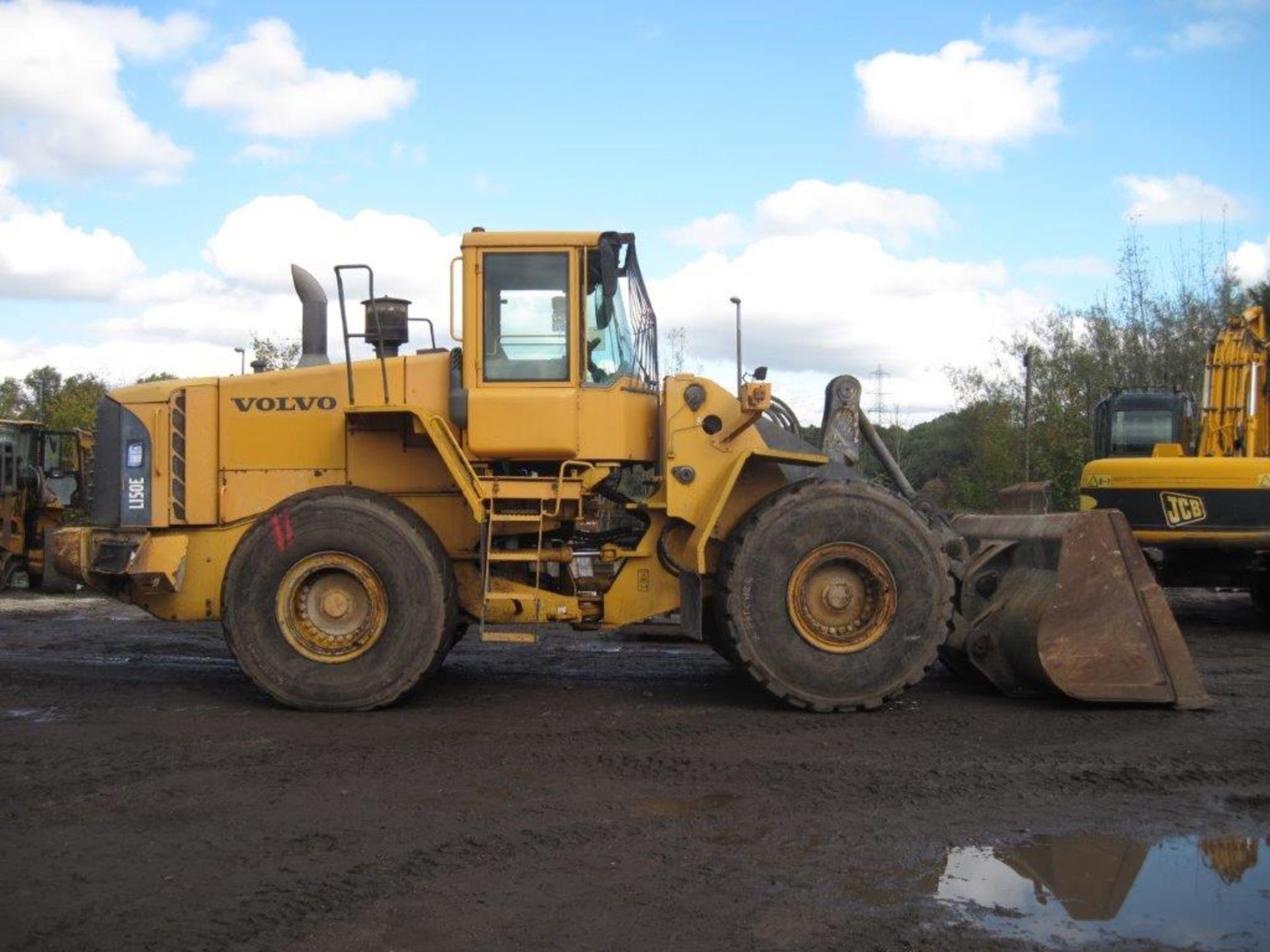 Volvo L150e Loading Shovel 2005, very good condition, original paint and well maintained