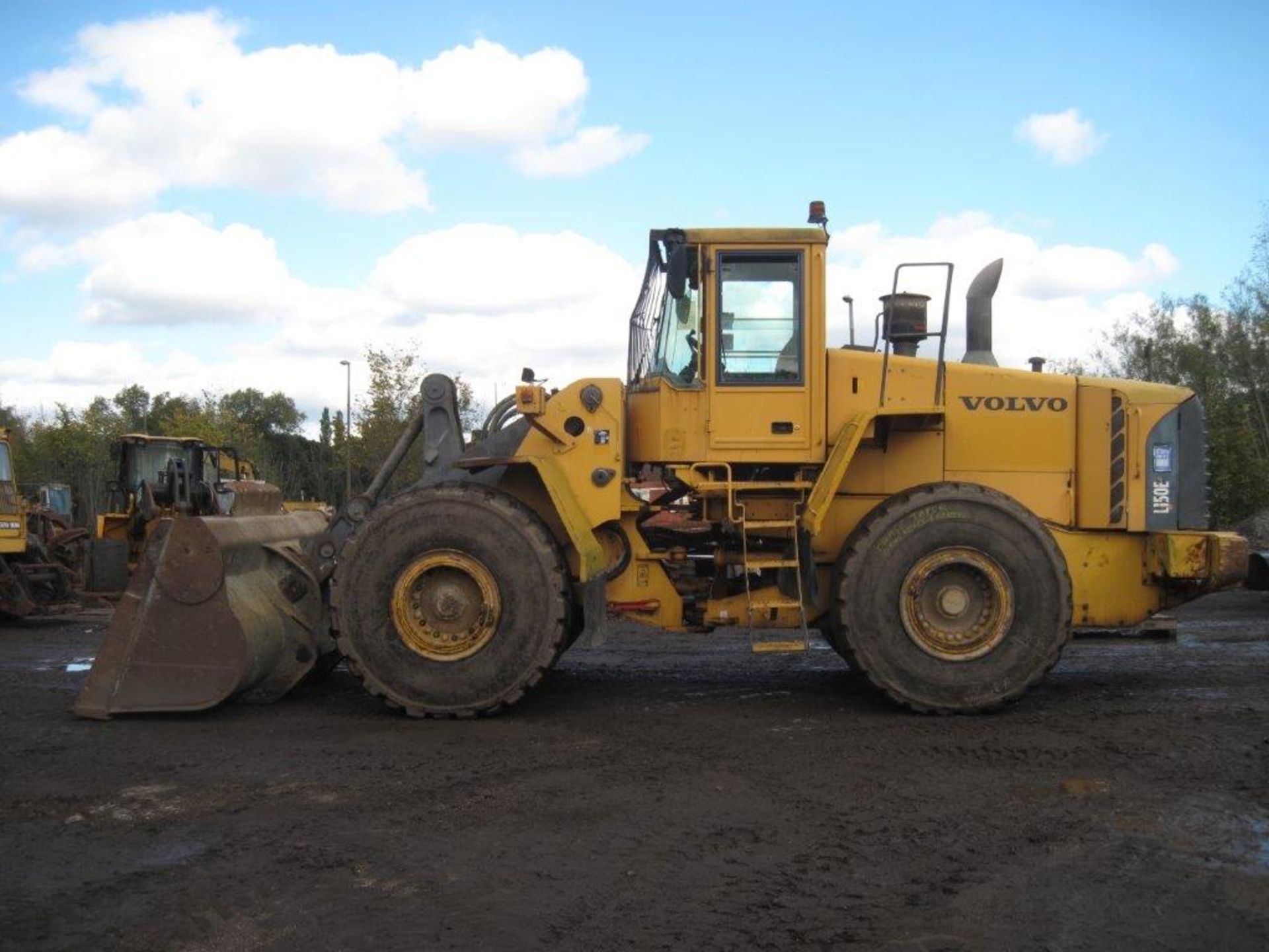 Volvo L150e Loading Shovel 2005, very good condition, original paint and well maintained - Image 2 of 3