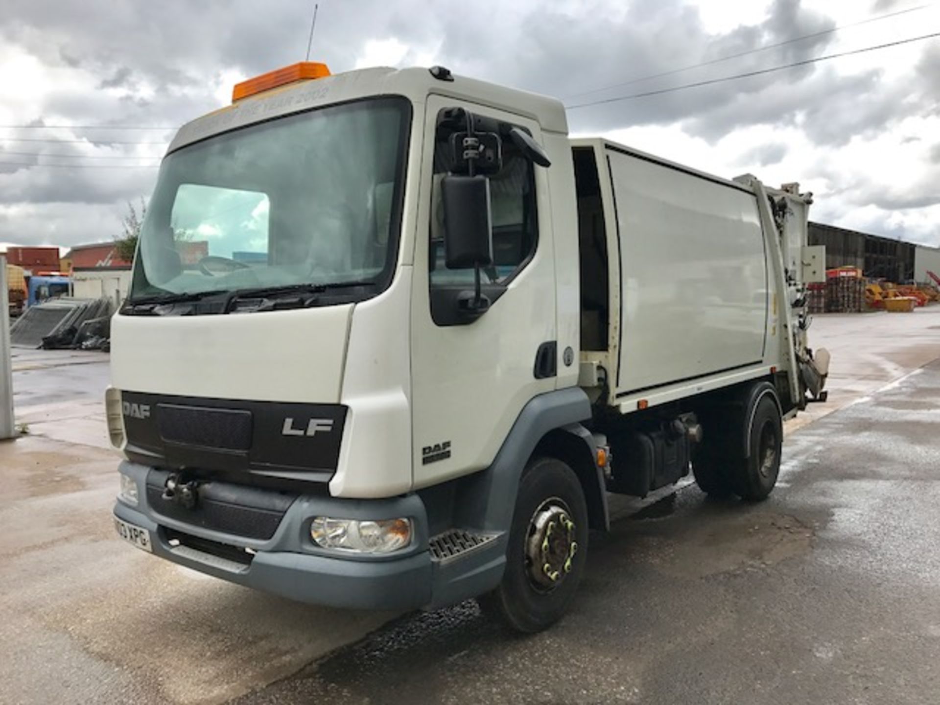 2003 DAF LF 45-180 Bin wagon - Image 2 of 9