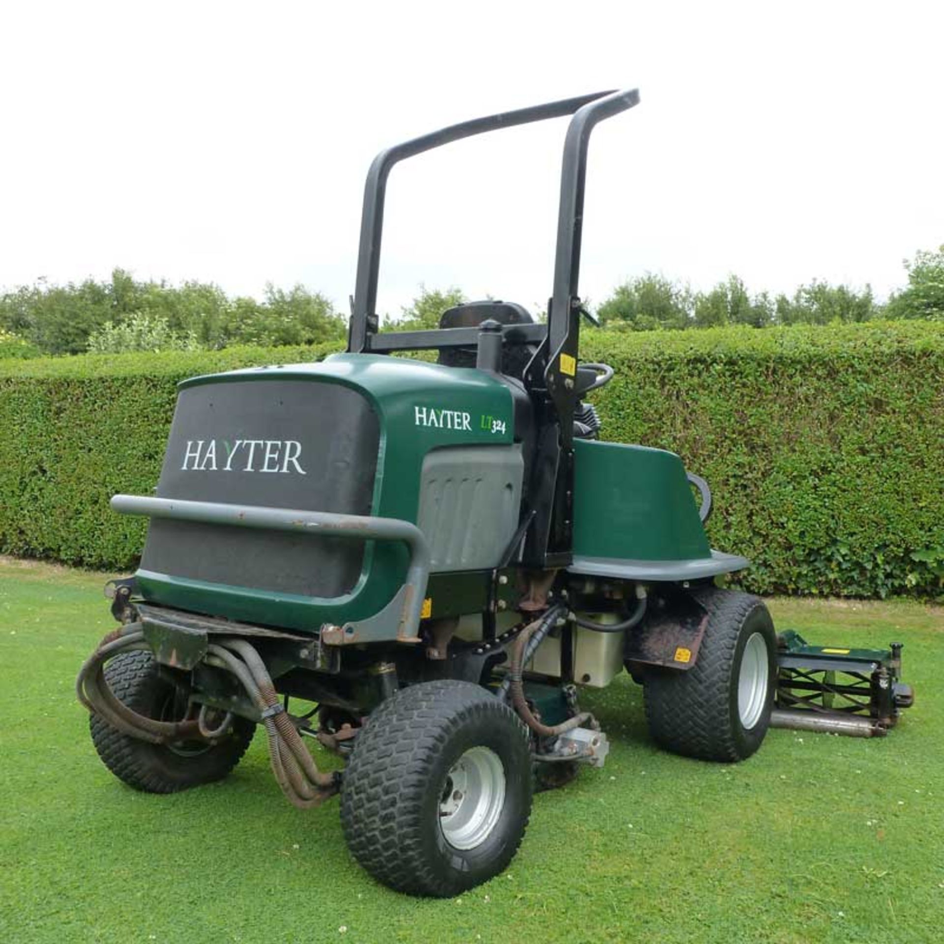 2006 Hayter LT324 Triple Cylinder Mower - Image 5 of 5