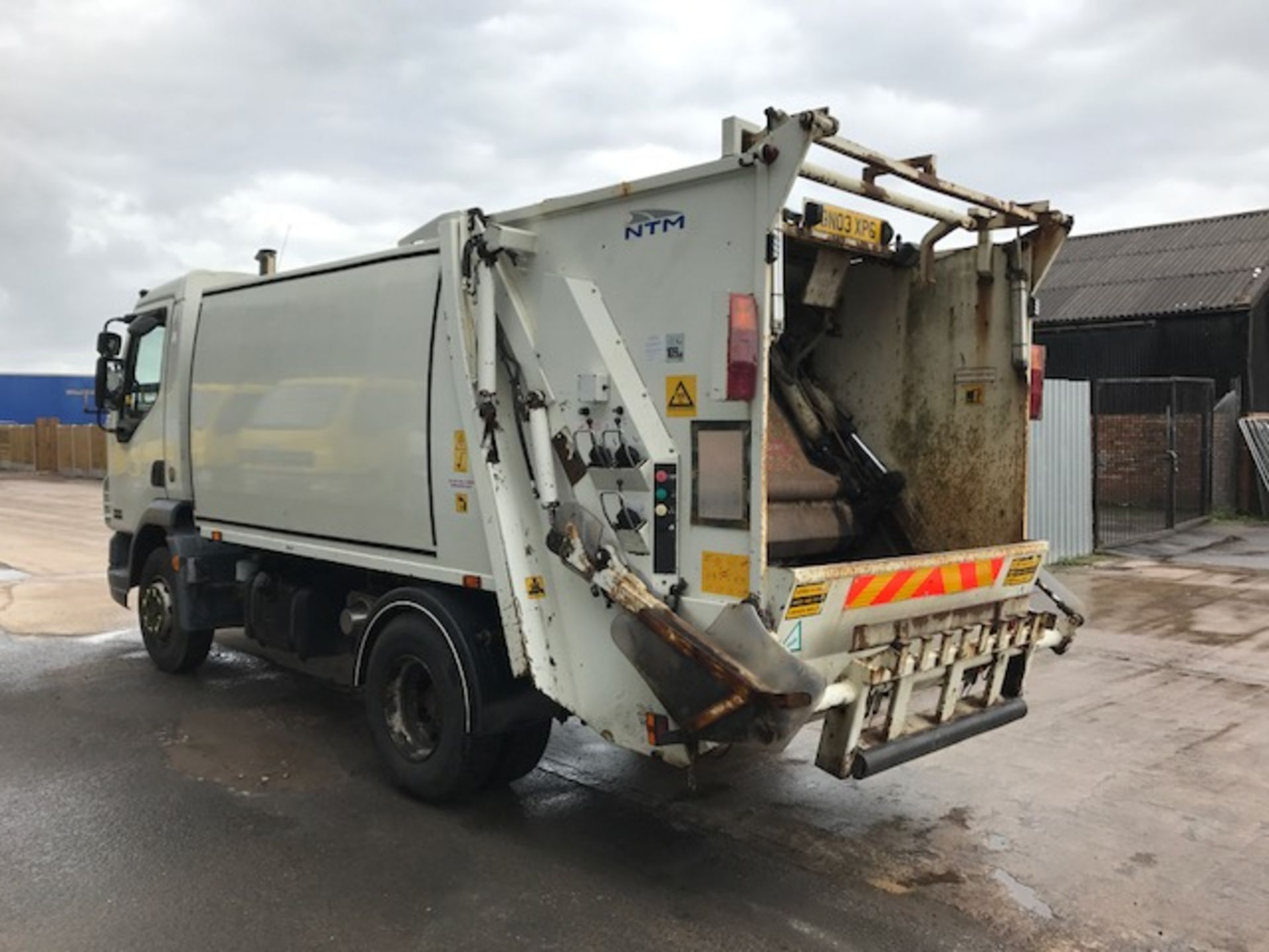 2003 DAF LF 45-180 Bin wagon - Image 3 of 9