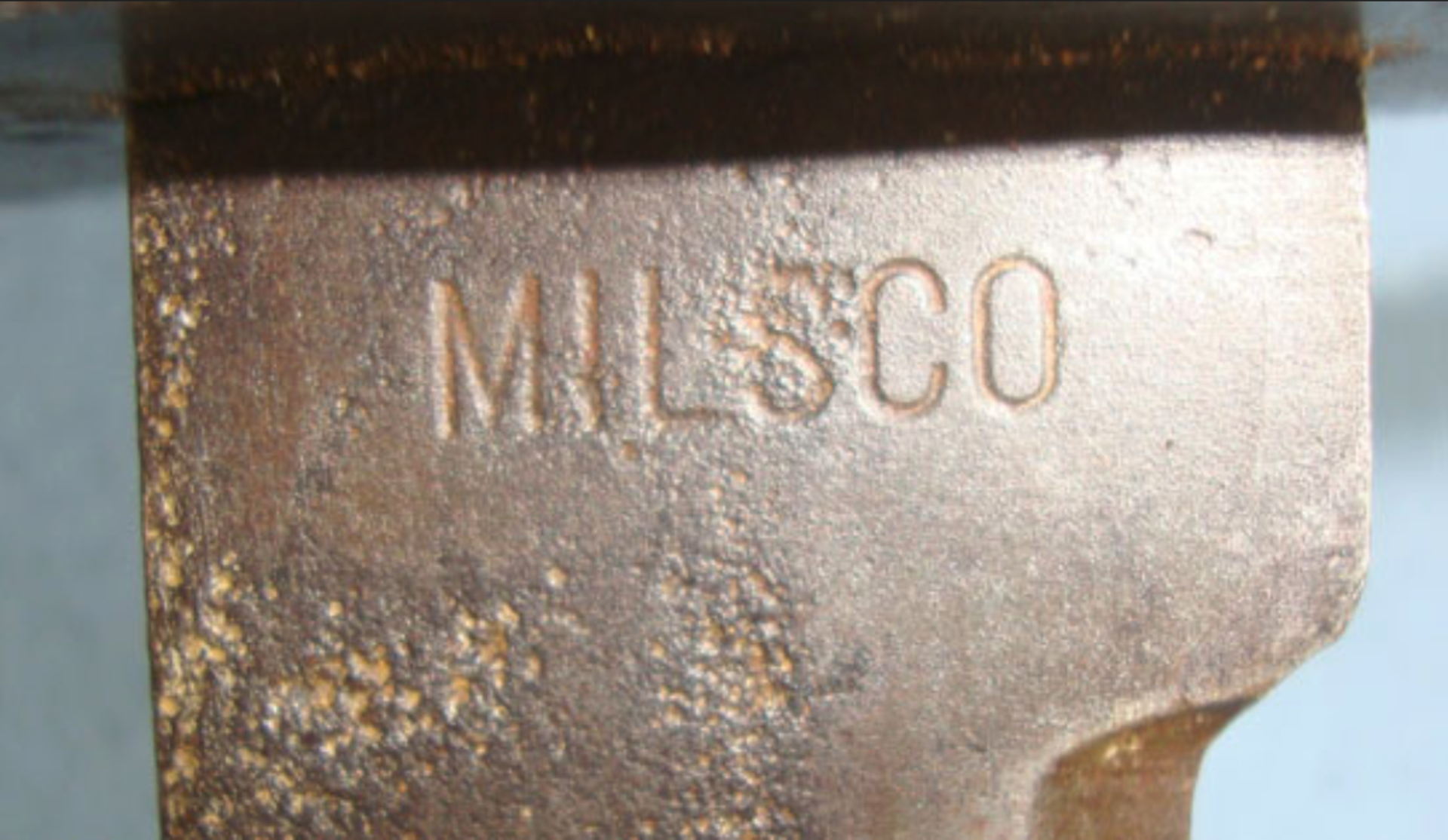 RARE, WW2 Era U.S. Manufactured Dutch Klewang M1940 Short Sword By Milsco & Leather Scabbard - Image 3 of 3