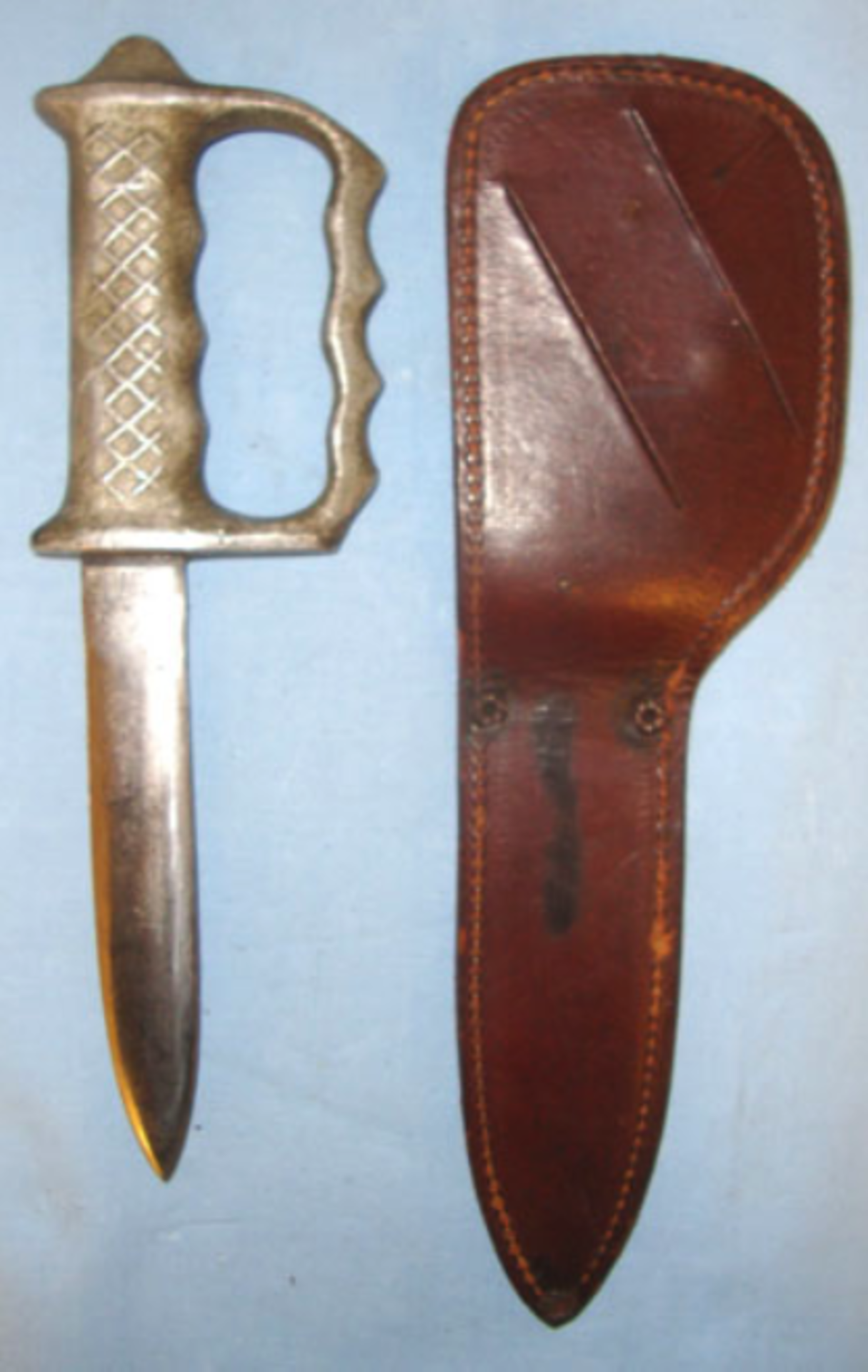 ORIGINAL WW2 Alloy Hilt New Zealand Army Knuckle Knife With Original Correct Scabbard - Image 3 of 3