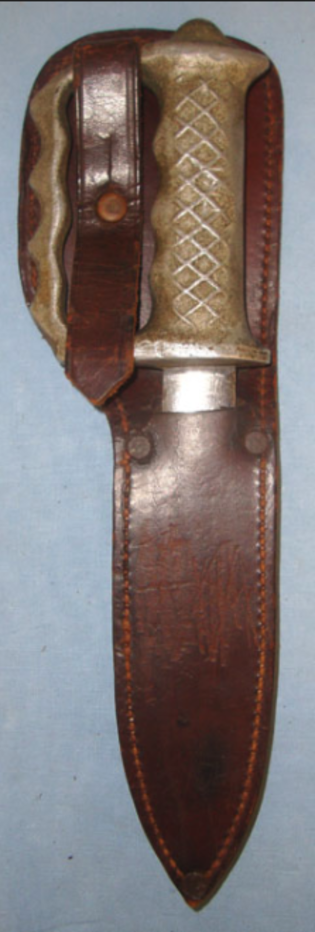 ORIGINAL WW2 Alloy Hilt New Zealand Army Knuckle Knife With Original Correct Scabbard - Image 2 of 3