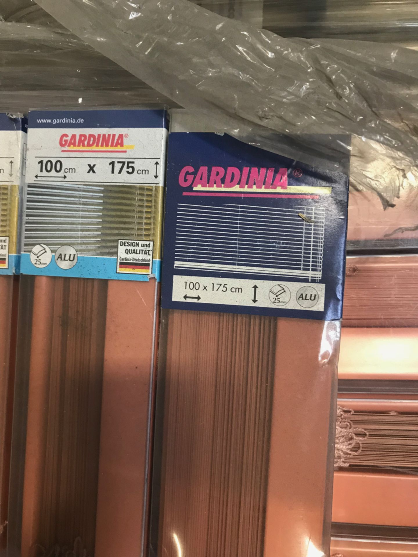 Pallet No- 28 - Pallet Of Approx 140 Gardina 100 cm x 175 cm Aluminium Blinds. Copper Colour - Image 2 of 3