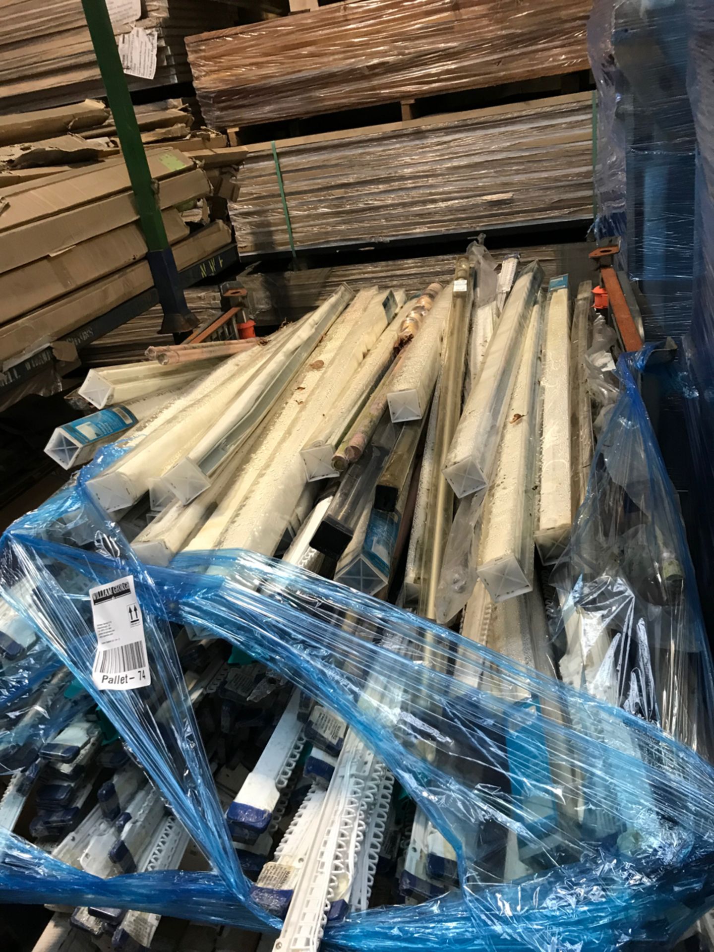 Pallet No- 74 - Mixed Pallet Of Approx 40 Fabric Roman Blinds & Approx 200 Curtain Tracks & 30 Boxes - Image 2 of 10
