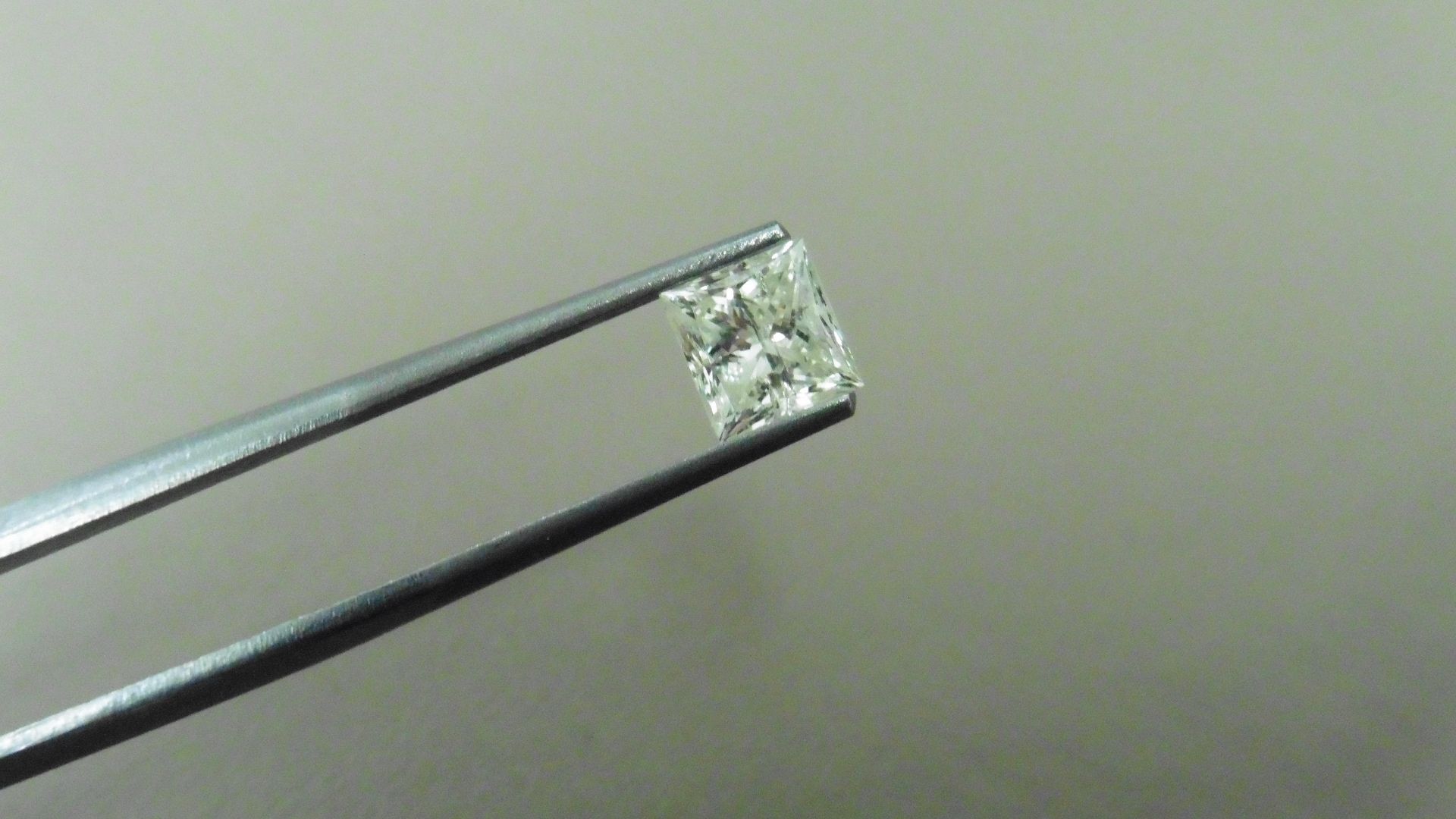 1.02ct natural loose princess cut diamond. K colour and si2 clarity. 5.31 x 5.16 x 4.02mm. No