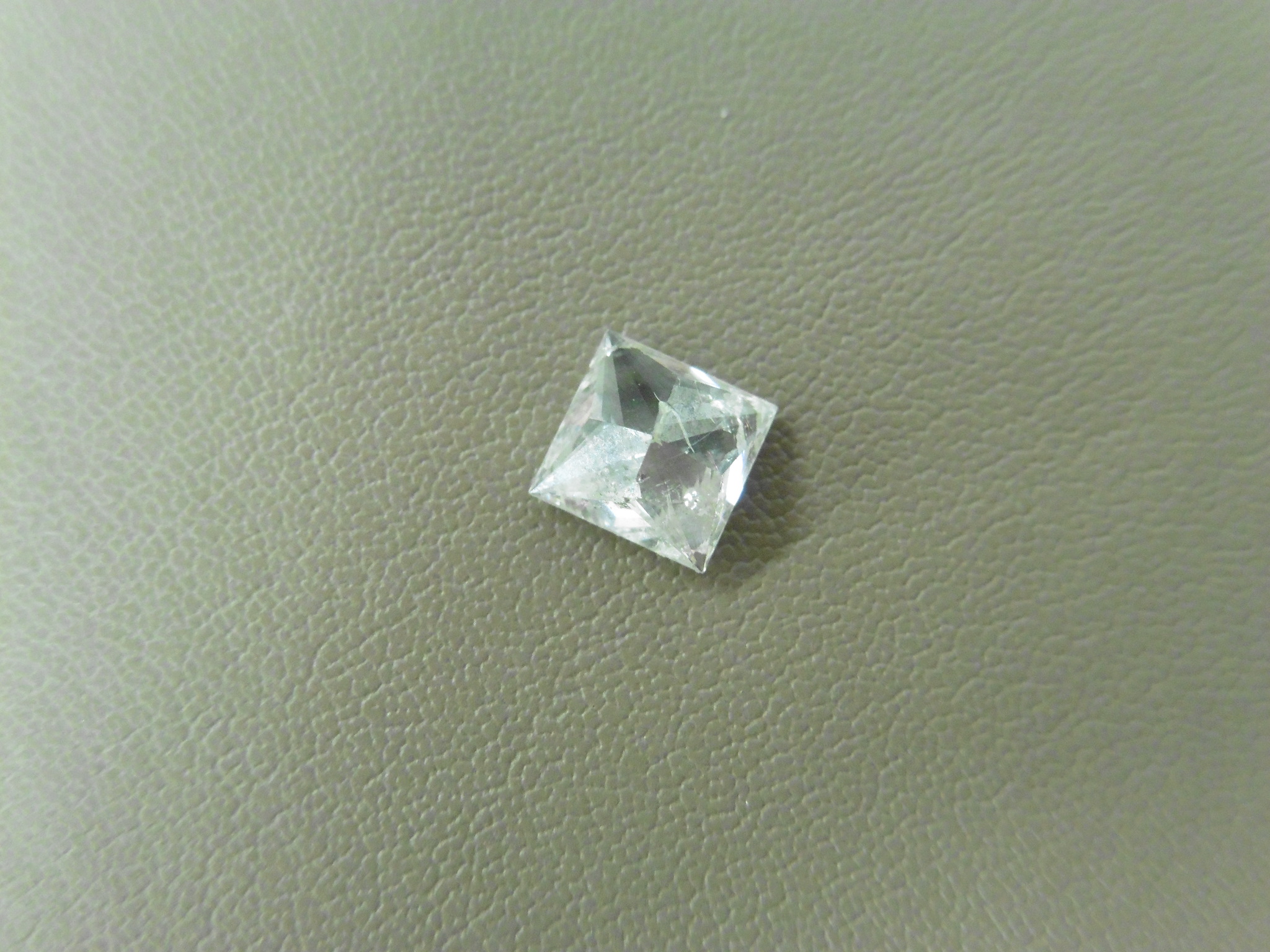 1.01ct enhanced princess cut diamond. H/I colour and I2 clarity. No certification but can be done - Image 4 of 4