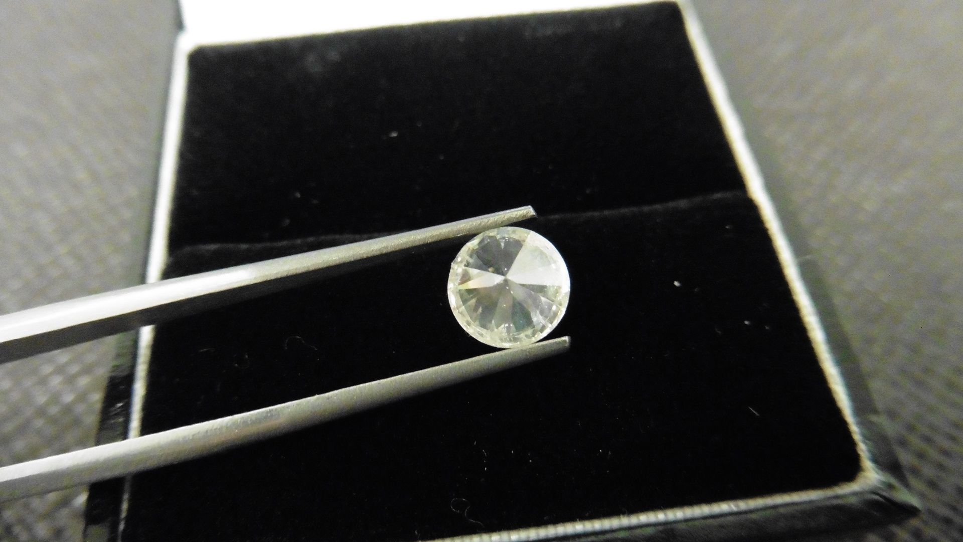 1.15ct natural loose brilliant cut diamond. H colourand si2 clarity.6.66 x 6.69 x 4.15mm. Colour