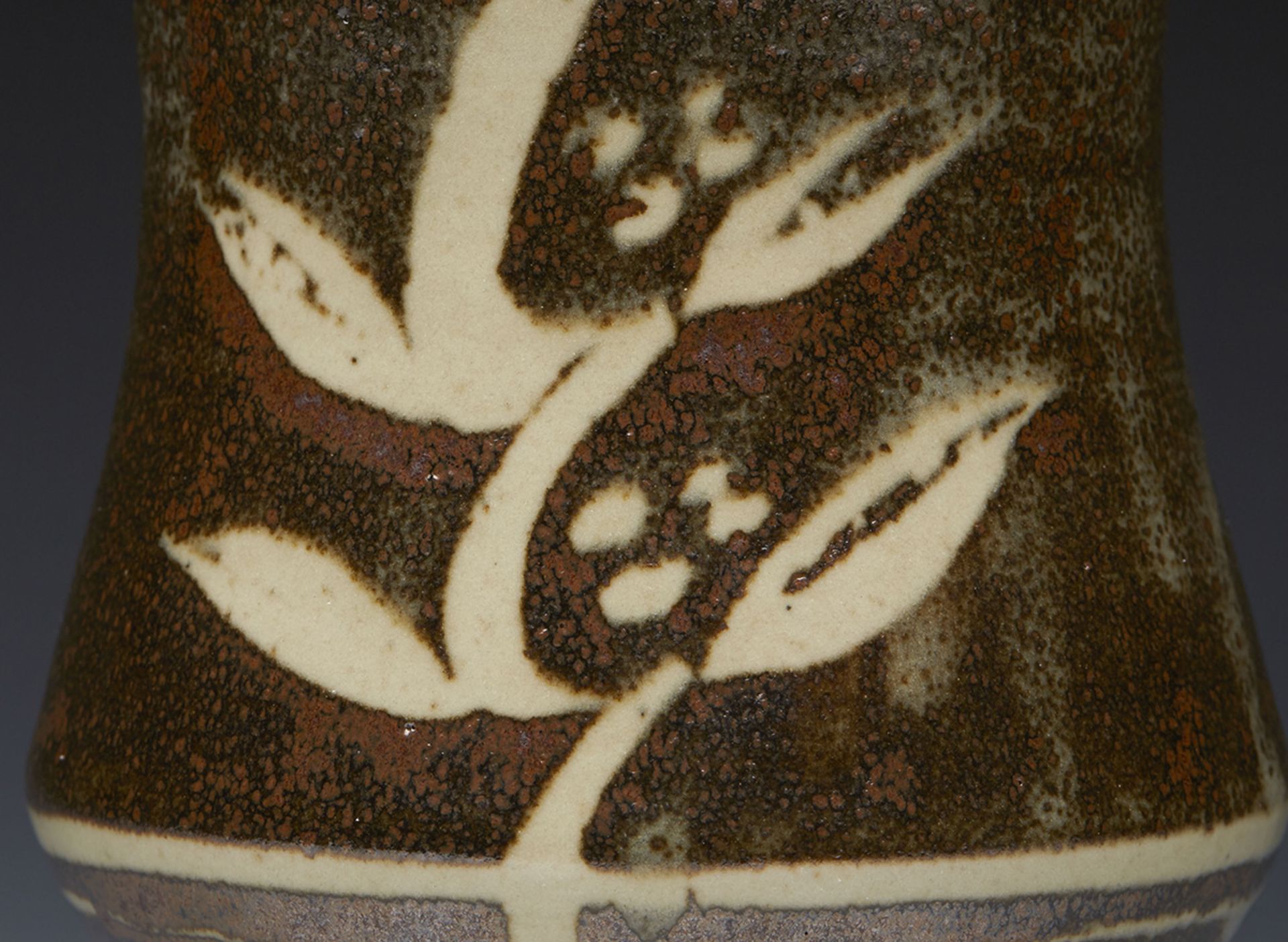 David Leach Studio Pottery Vase With Foliate Designs 20Th C. - Bild 2 aus 9