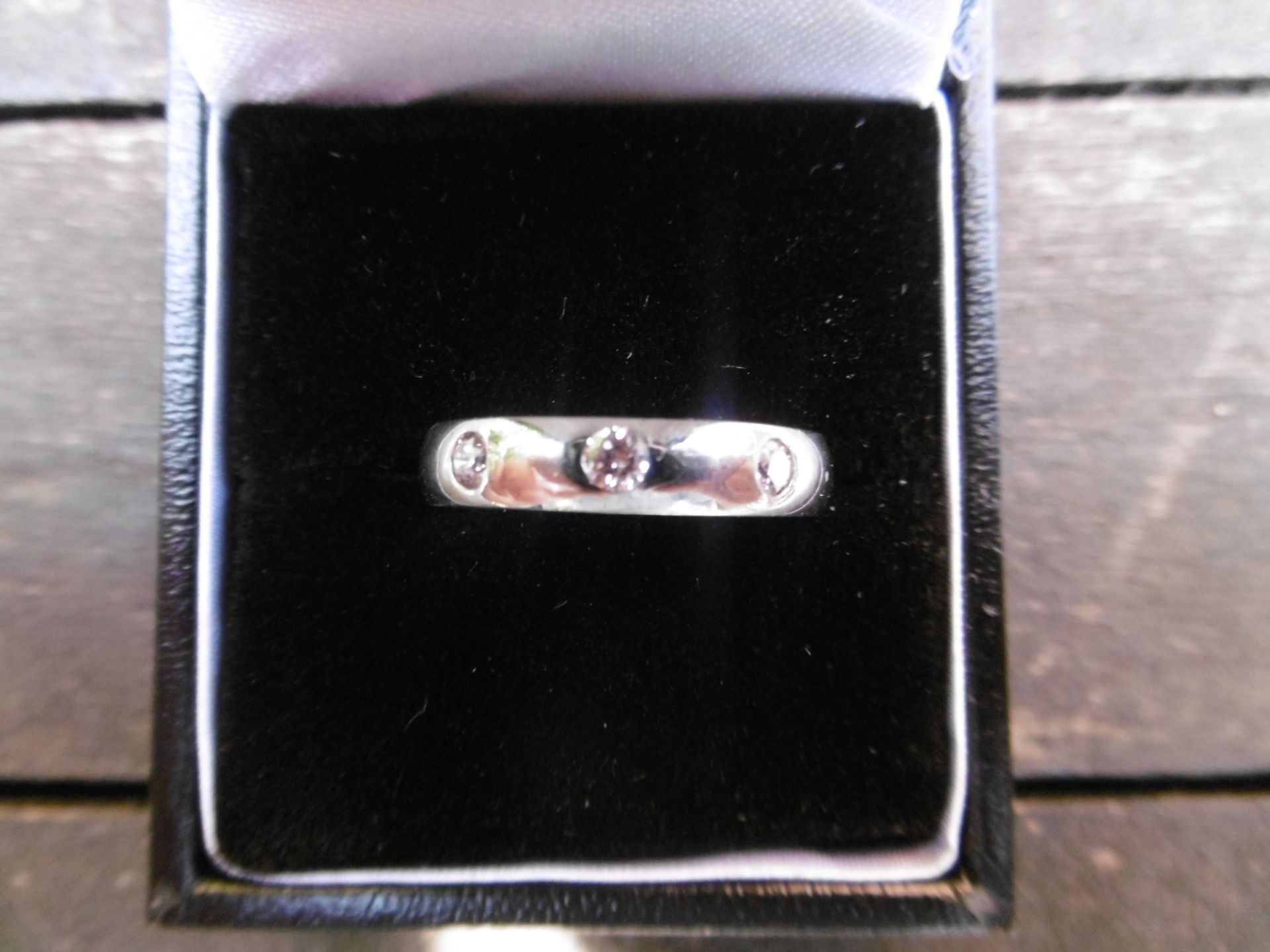 9ct White Gold ring