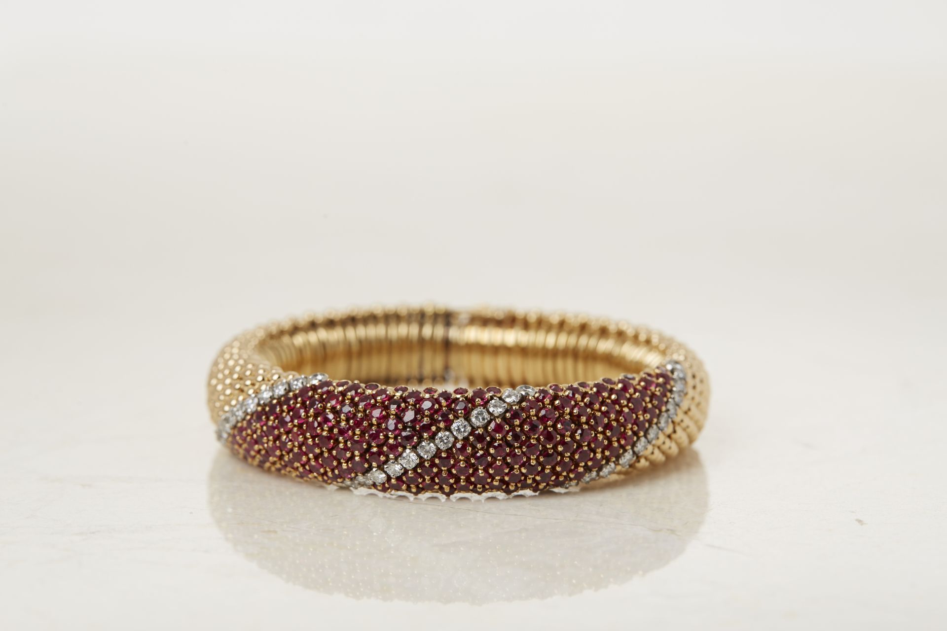 Van Cleef & Arpels 18k Yellow Gold Ruby & Diamond Vintage Bracelet with Presentation Box - Image 2 of 16