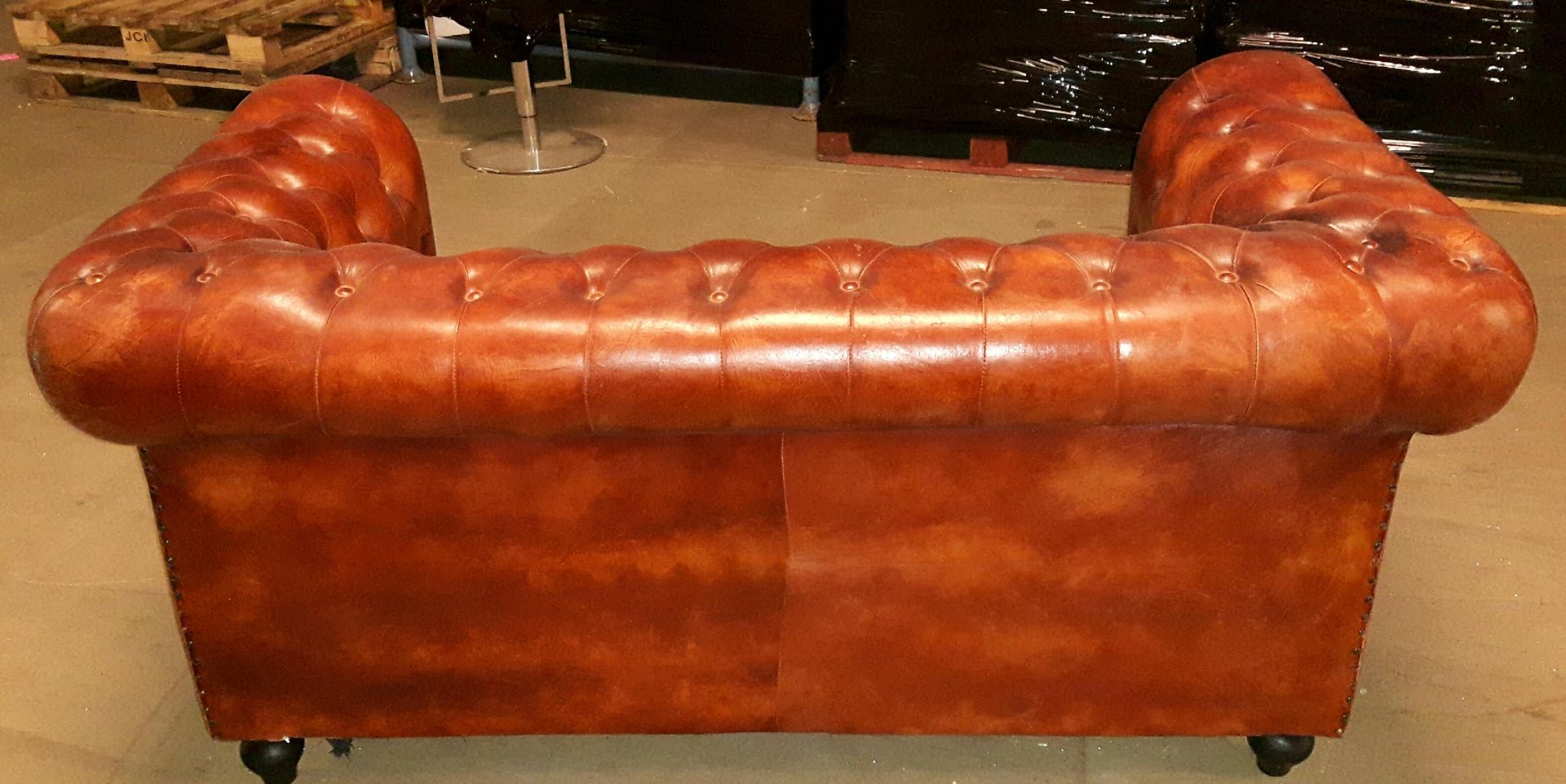 Retro style Leather 2 seater Chesterfield Sofa in BrownÊ - Image 4 of 4