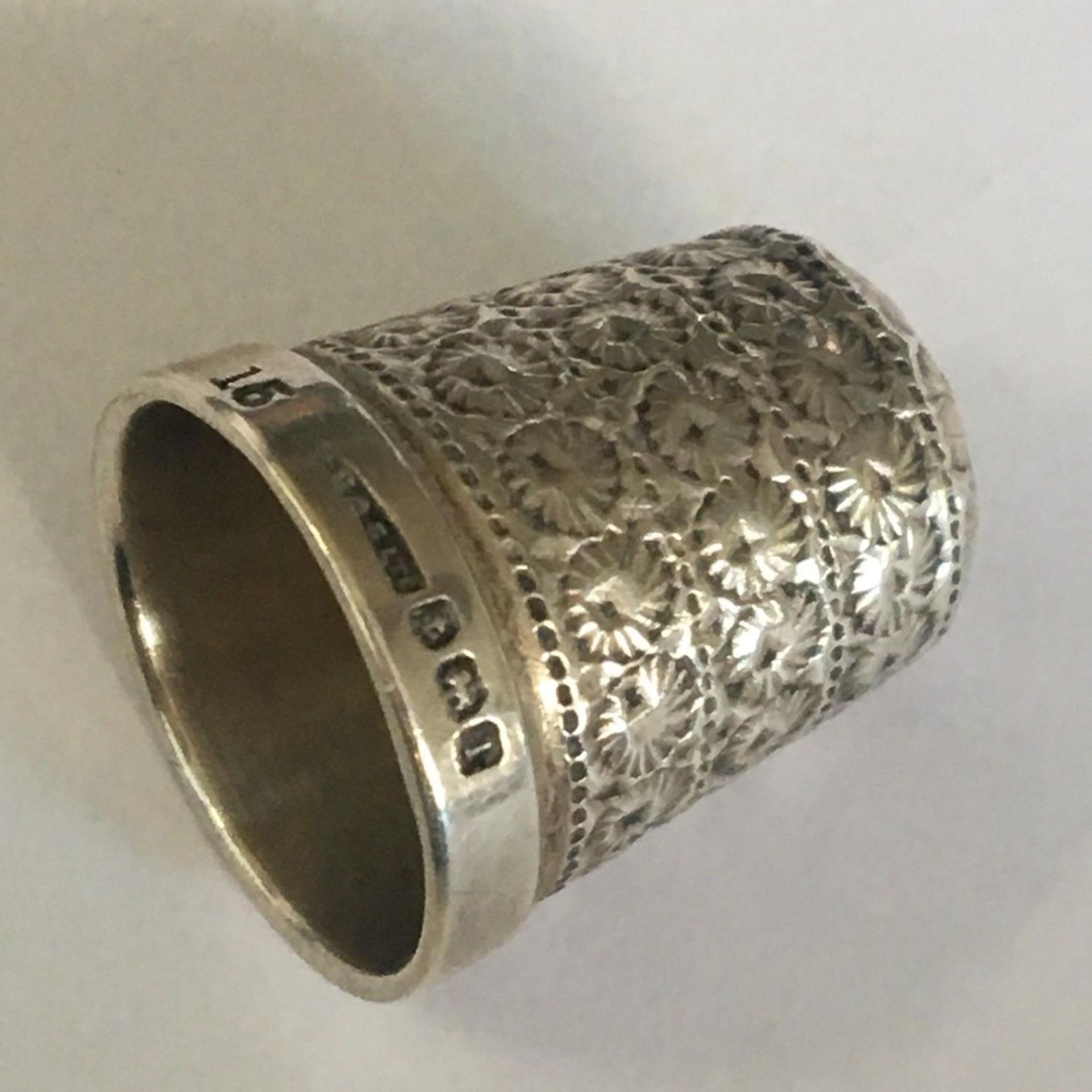 A George V Silver thimble - 1910 - Birmingham Hallmarks - Image 2 of 2