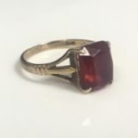 Vintage Art Deco 9ct gold red stone cocktail ring - size O