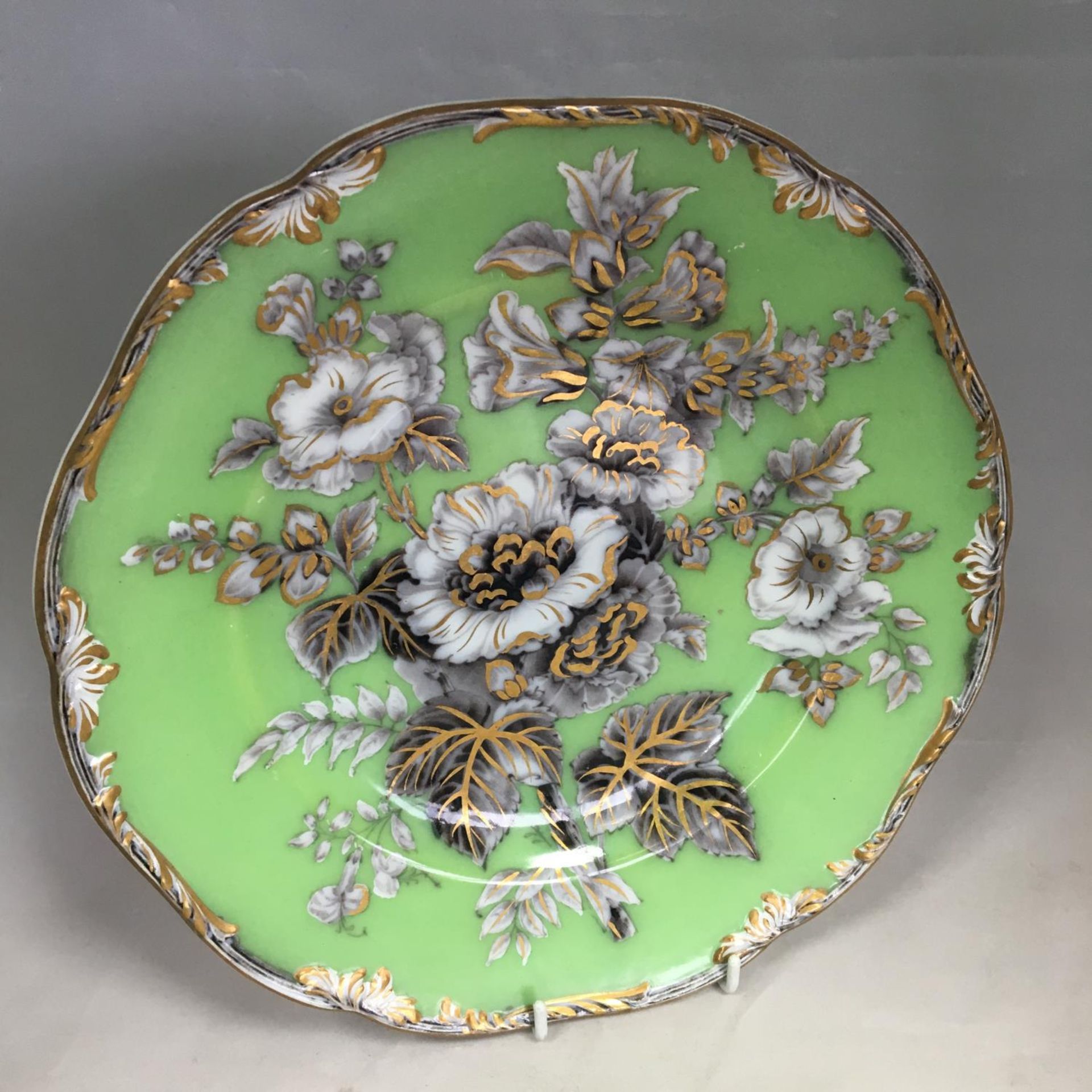 19th Century Bright Green Wedgwood 'Hollyhock' pattern plate, Pearl, c.1840