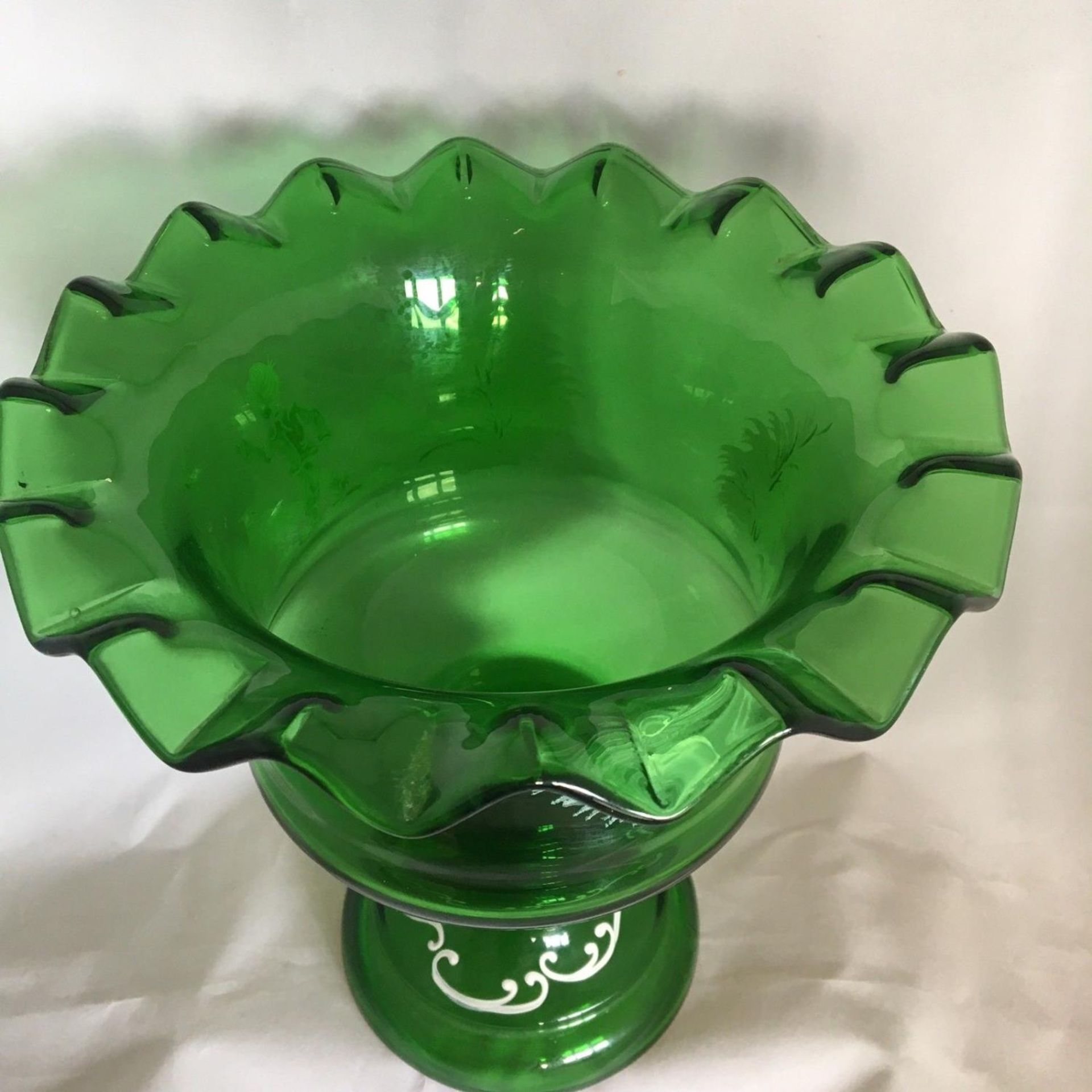 Large Mary Gregory style green glass pedestal vase - Image 5 of 5