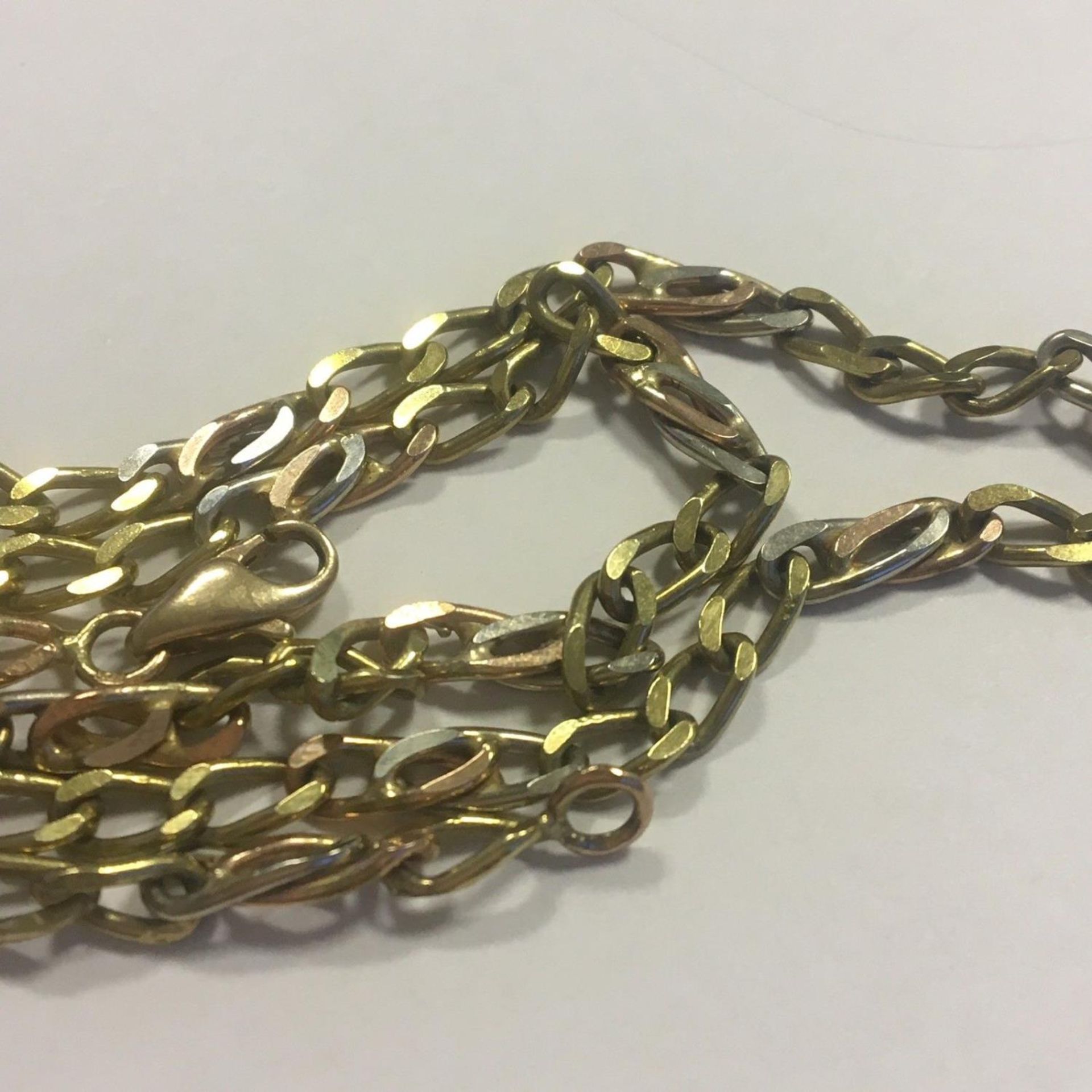 9ct gold 45cm chain yellow gold with rose & white gold detail Weight 12.8 grams - Image 2 of 2