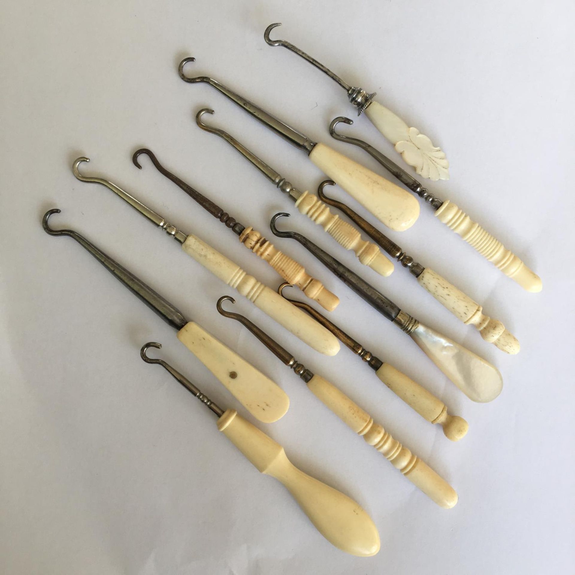 Group of twelve small (7 - 9cm) vintage lace or button hooks