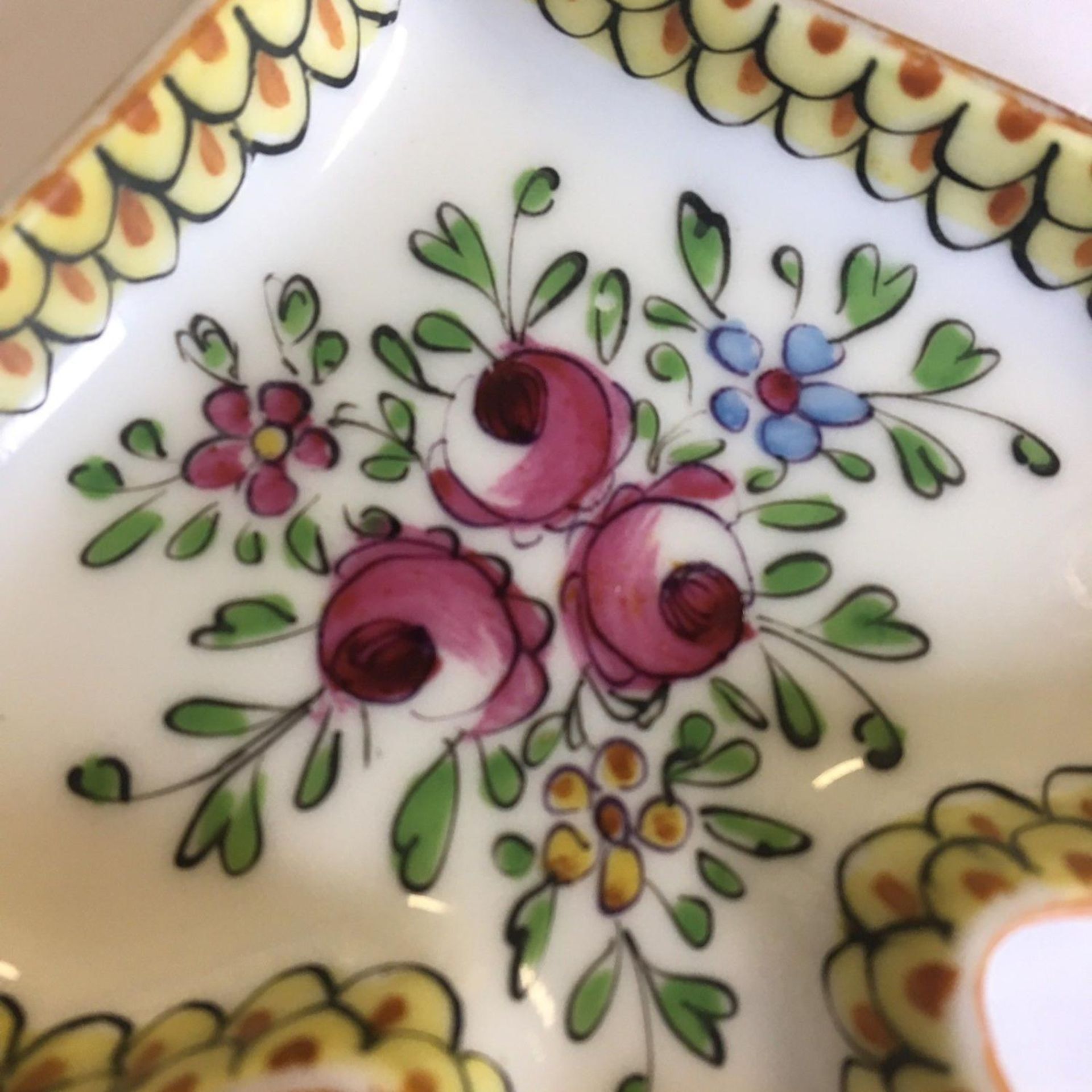 Small unusual hand-painted antique Desvres French Faience porcelain trinket dish - Image 4 of 5