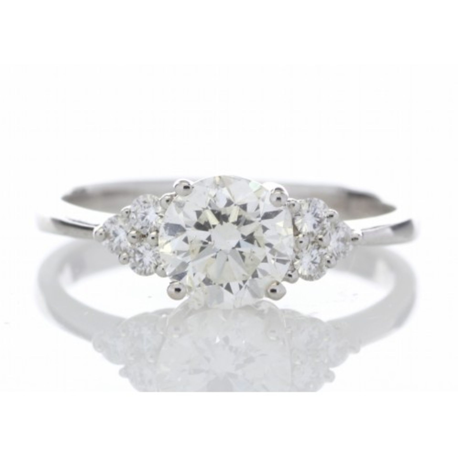 1.29ct diamond set ring set in 18ct gold. 1.13ct centre stone, H colour and SI2 clarity. 3