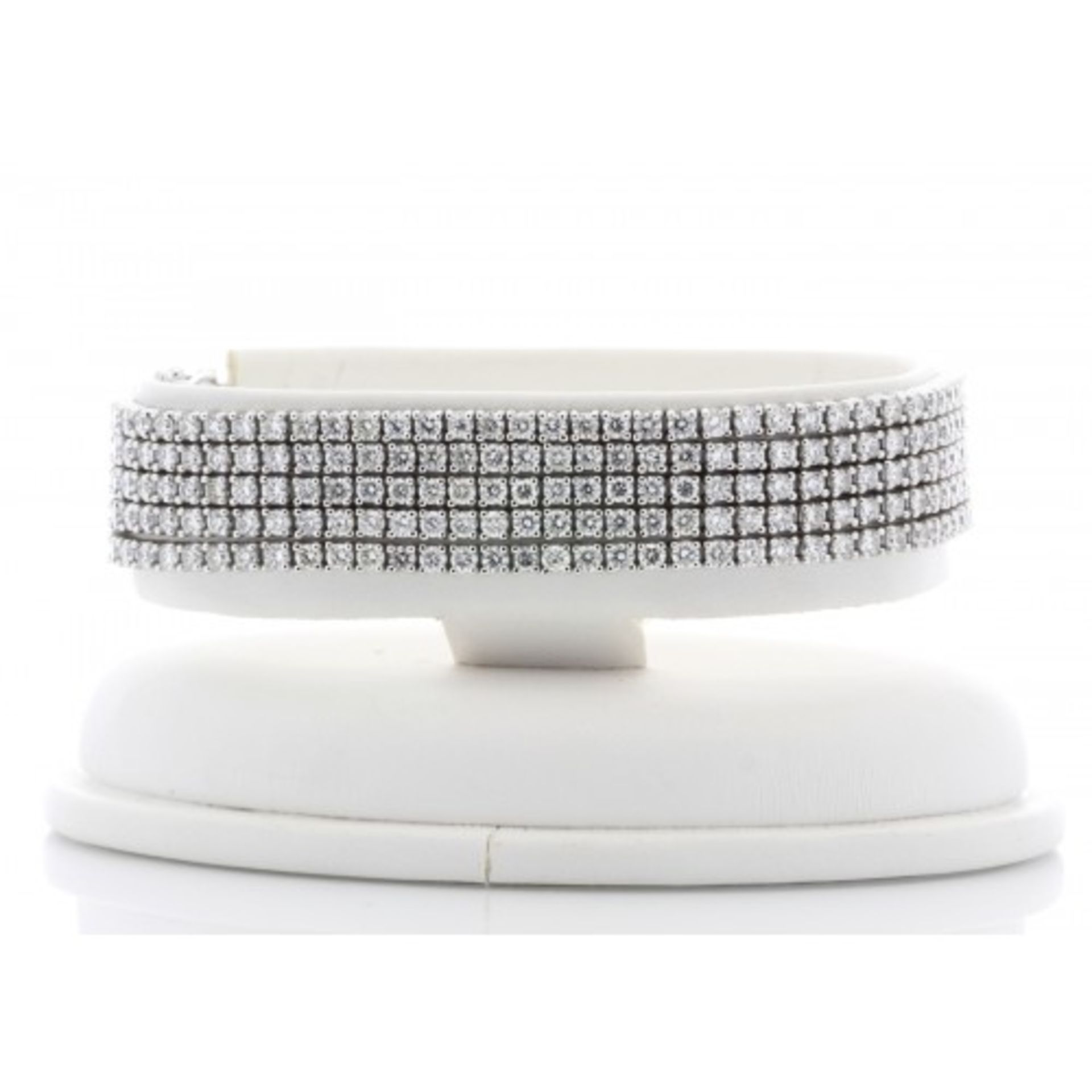 11.70ct 5 row diamond bracelet. Brilliant Cut Diamonds of D colourand VS clarity. Set in 18ct - Image 4 of 5