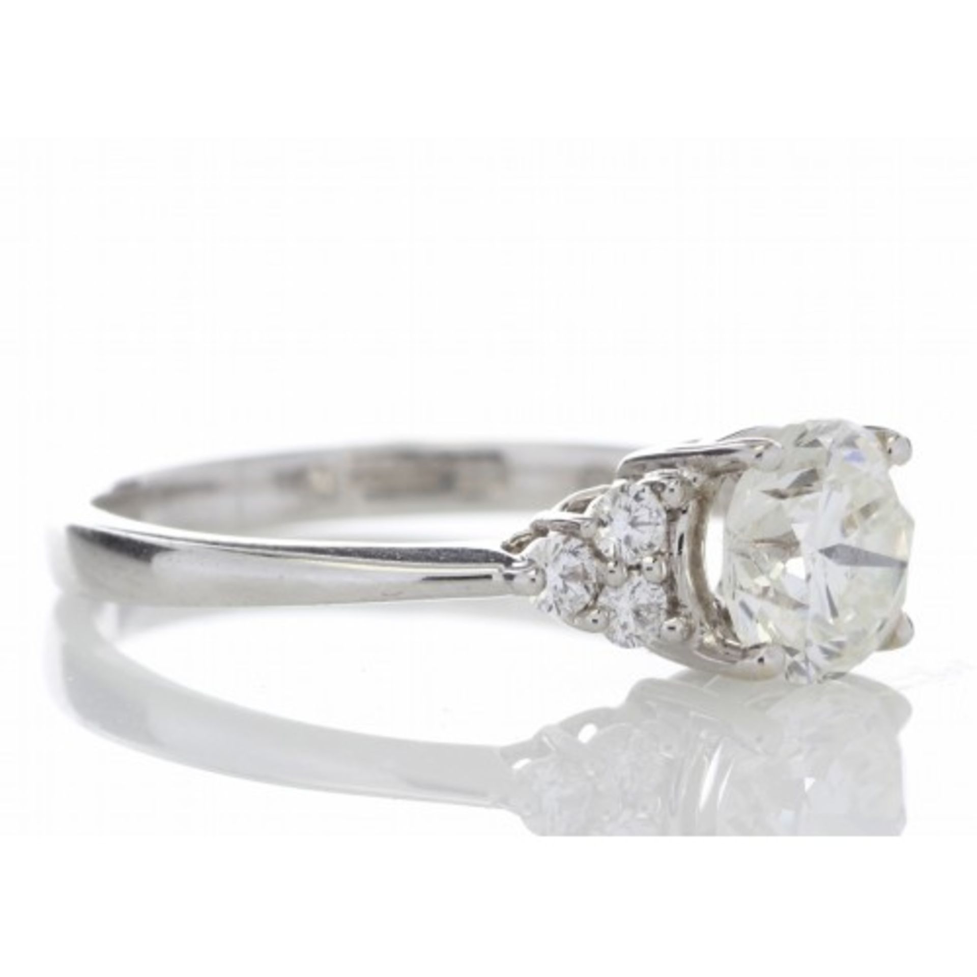 1.29ct diamond set ring set in 18ct gold. 1.13ct centre stone, H colour and SI2 clarity. 3 - Image 2 of 5