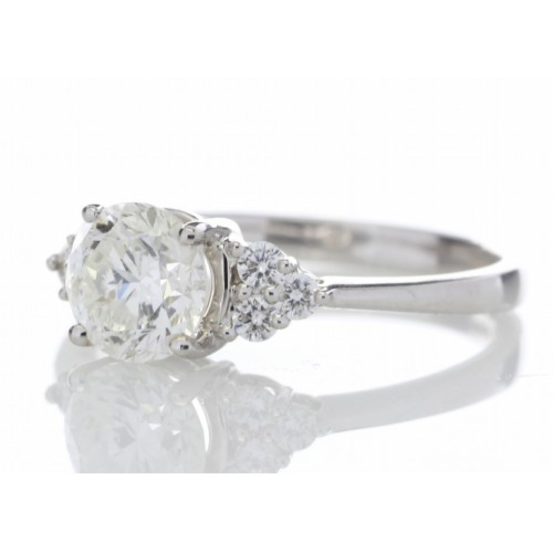 1.29ct diamond set ring set in 18ct gold. 1.13ct centre stone, H colour and SI2 clarity. 3 - Image 3 of 5