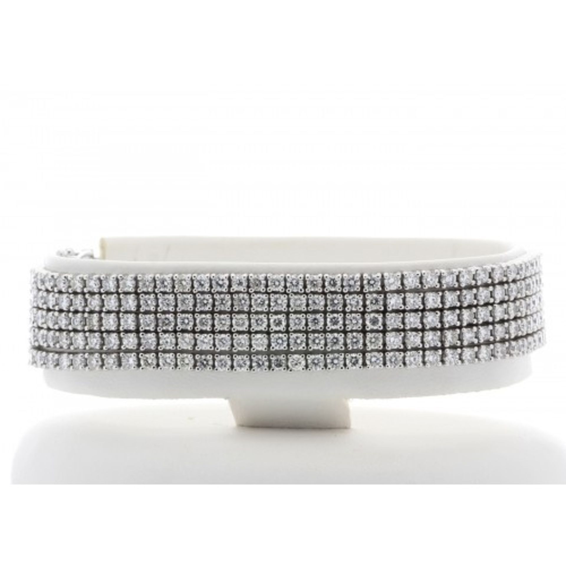 11.70ct 5 row diamond bracelet. Brilliant Cut Diamonds of D colourand VS clarity. Set in 18ct - Image 2 of 5