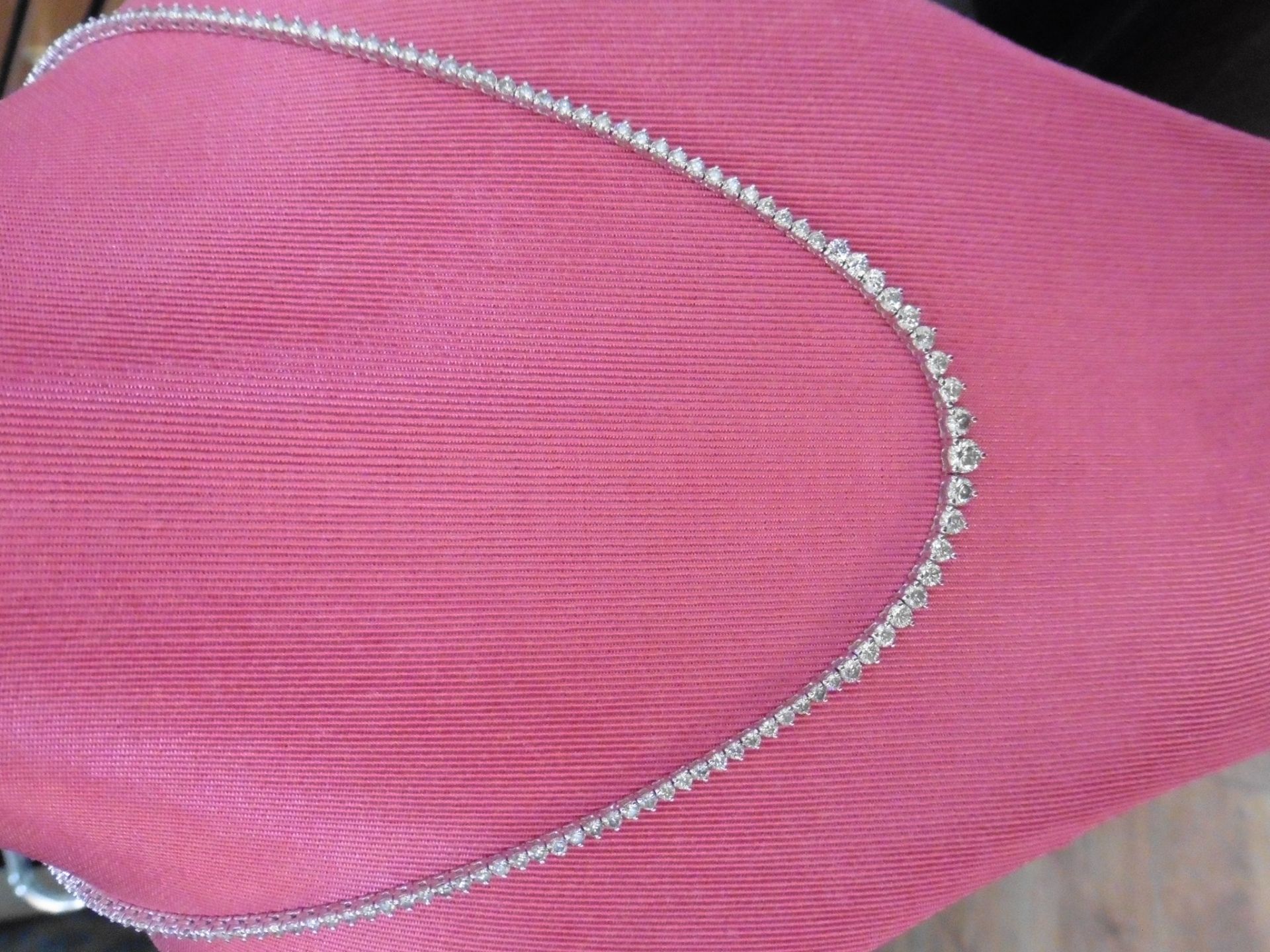 11.75ct Diamond tennis style necklace. 3 claw setting. Graduated diamonds, I colour, Si2 clarity - Image 2 of 3