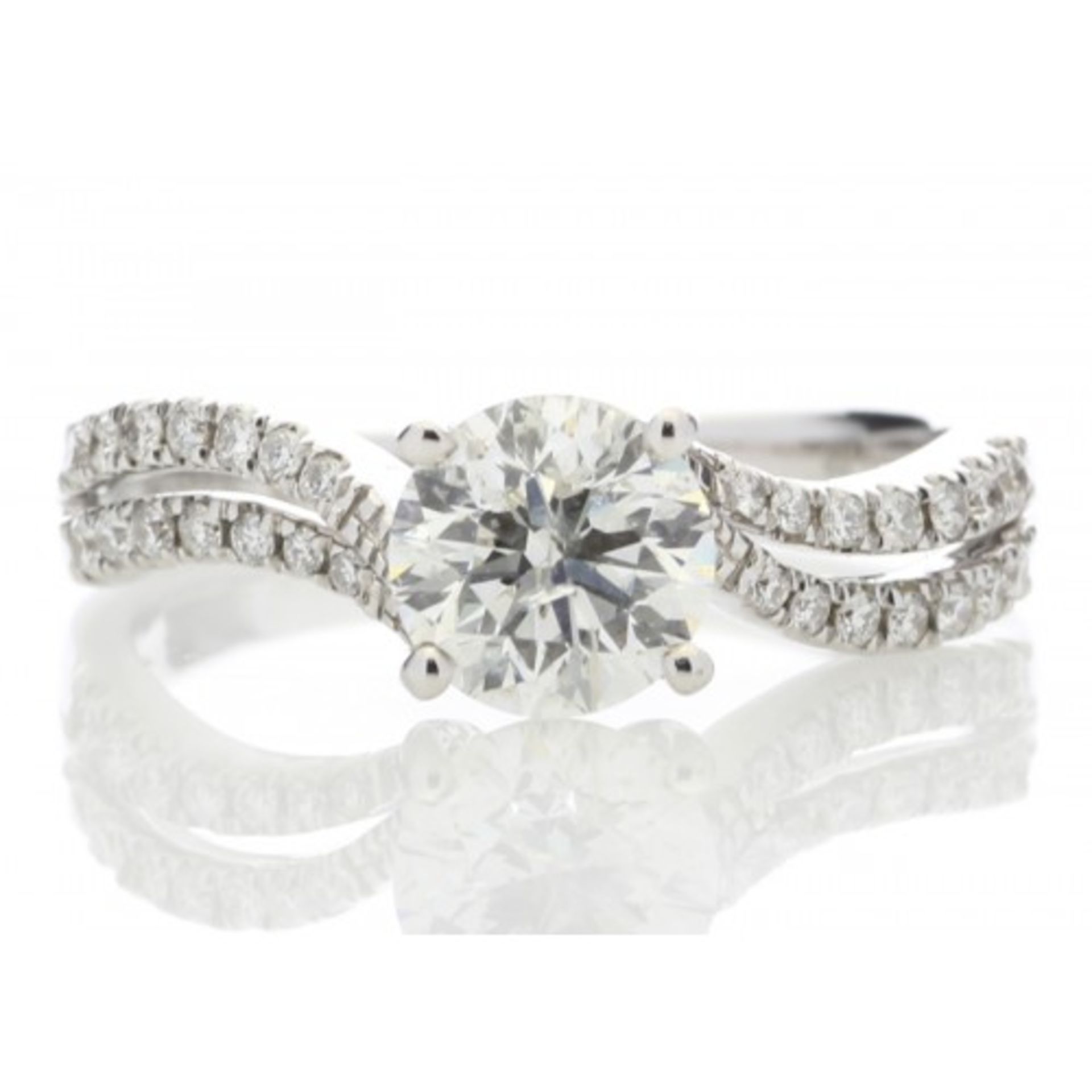 1.31ct diamond set solitaire ring set in 18ct gold with split shoulders. Centre stone 1.09ct, E