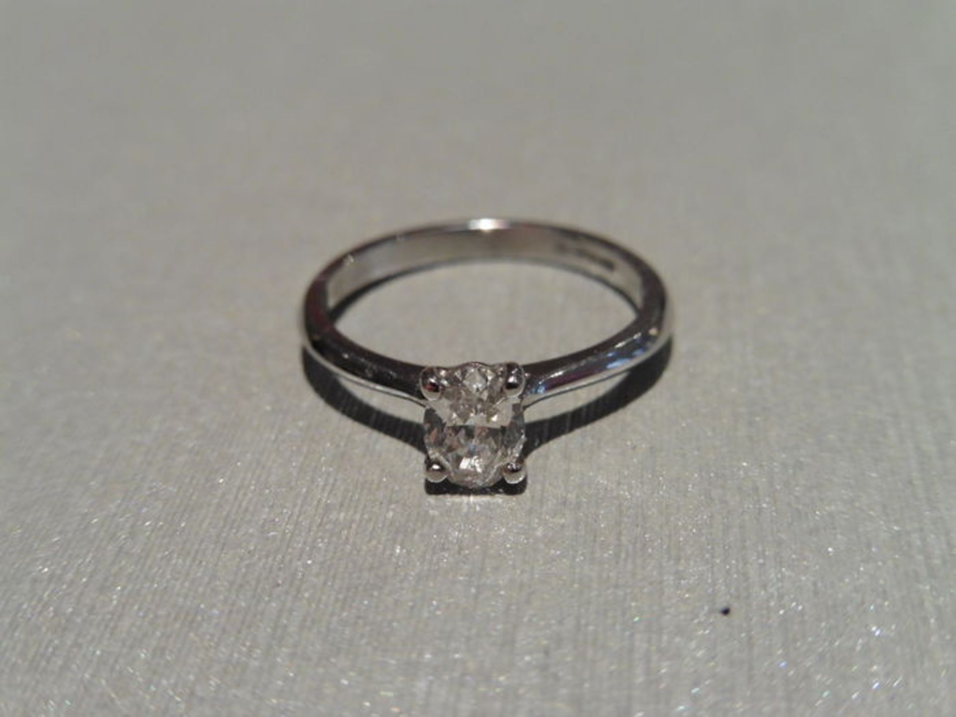 0.60ct diamond solitaire ring with a oval cut diamond. I colour and si2 clarity. Set in 18ct gold - Image 3 of 3