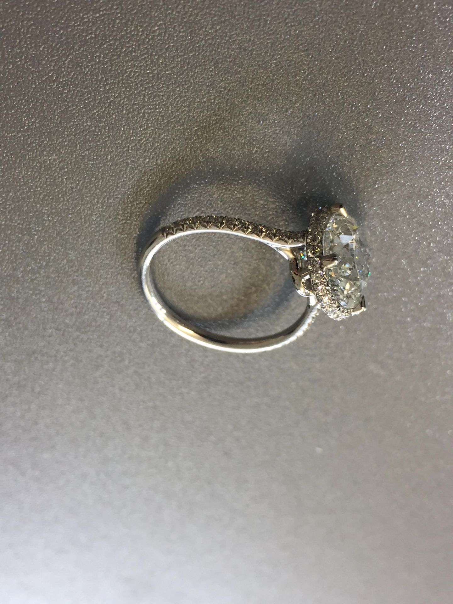 3.01ct diamond set solitaire ring. Oval cut diamond H colour si2 clarity in the centre with a halo - Image 2 of 5