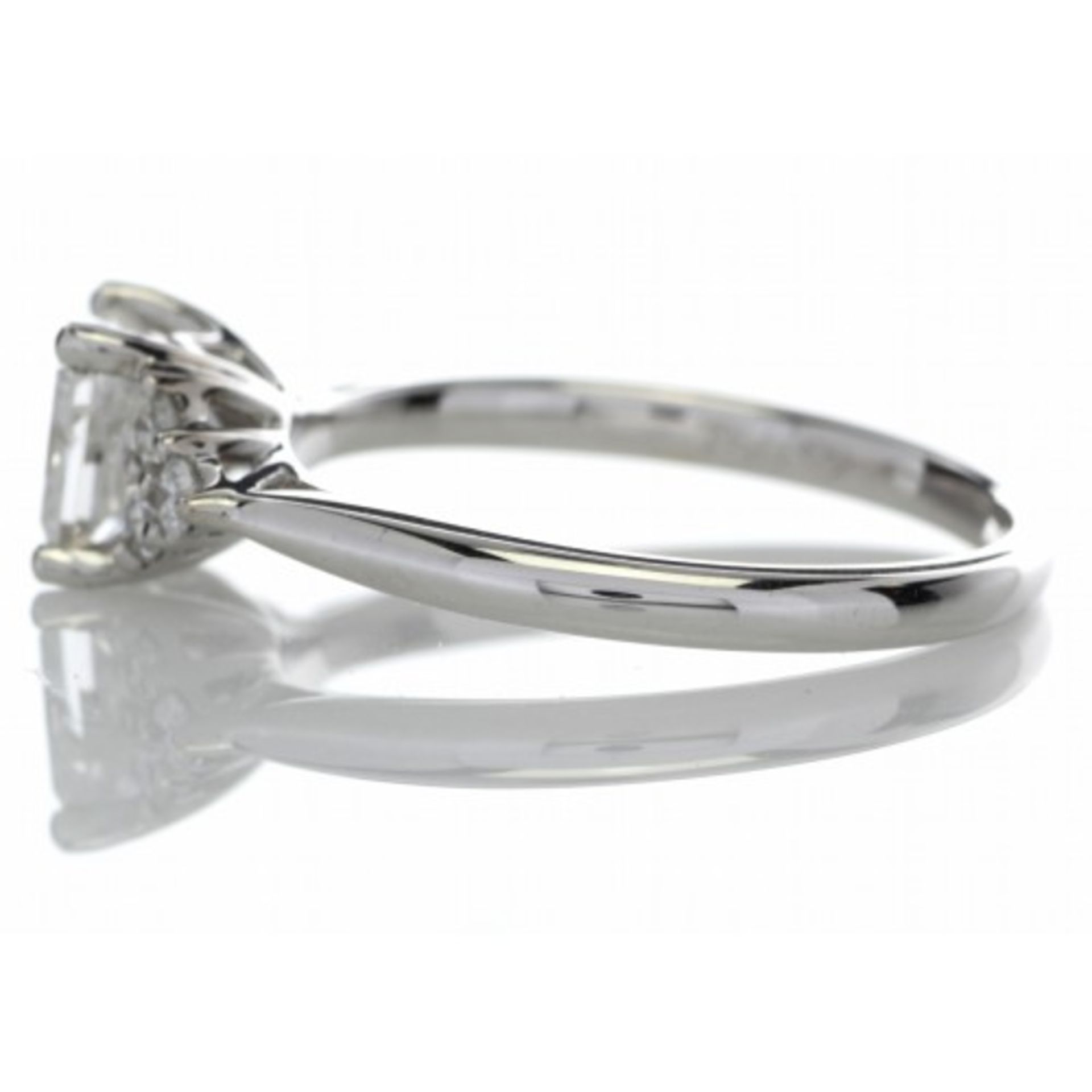 1.25ct diamond set ring set in 18ct gold. 1.06ct princess cut centre stone, D colour and I1 clarity. - Image 2 of 5