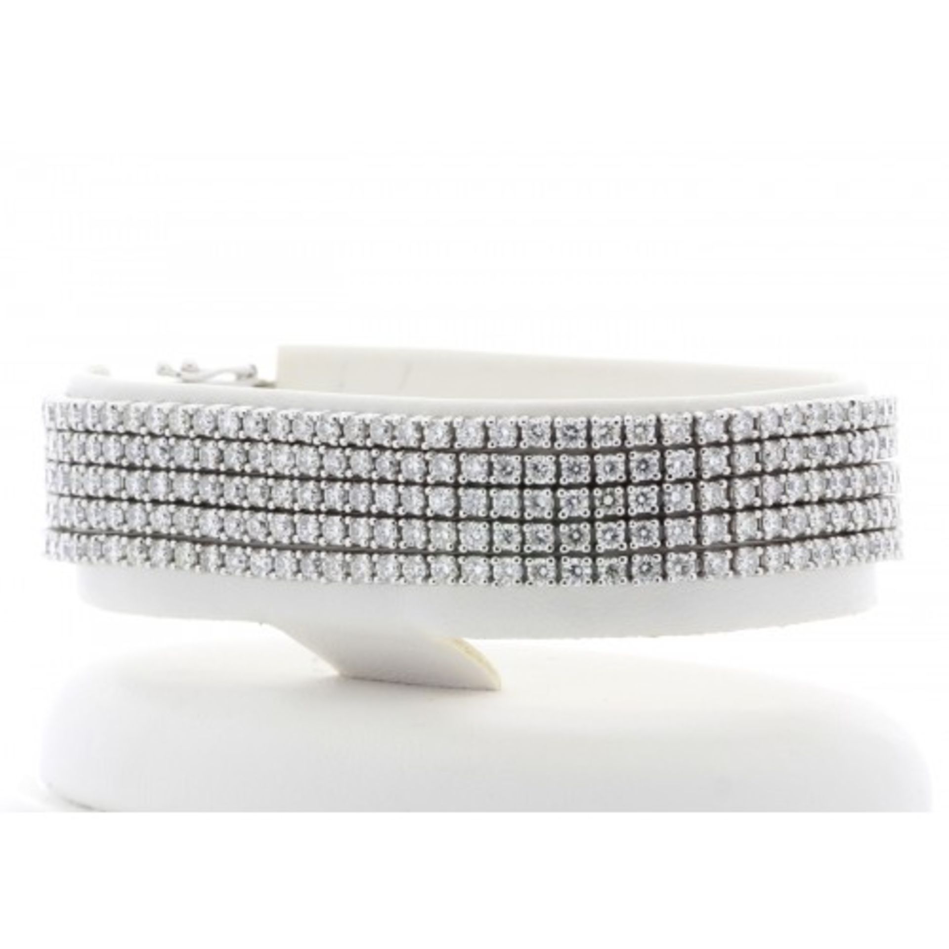 11.70ct 5 row diamond bracelet. Brilliant Cut Diamonds of D colourand VS clarity. Set in 18ct - Image 3 of 5