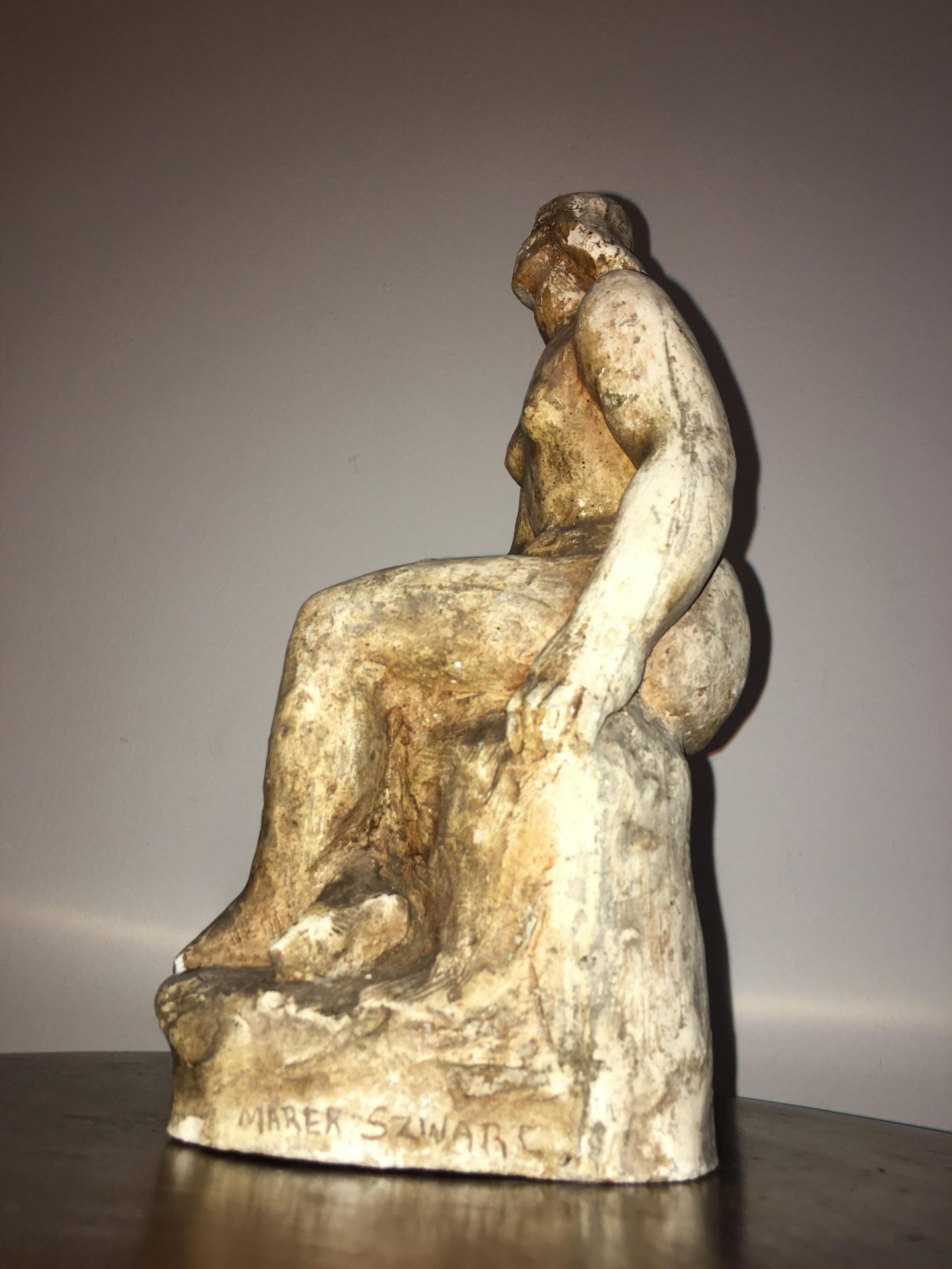 Seated female plaster sculpture signed by Marek Szwarc 1892-1958 - Image 2 of 6