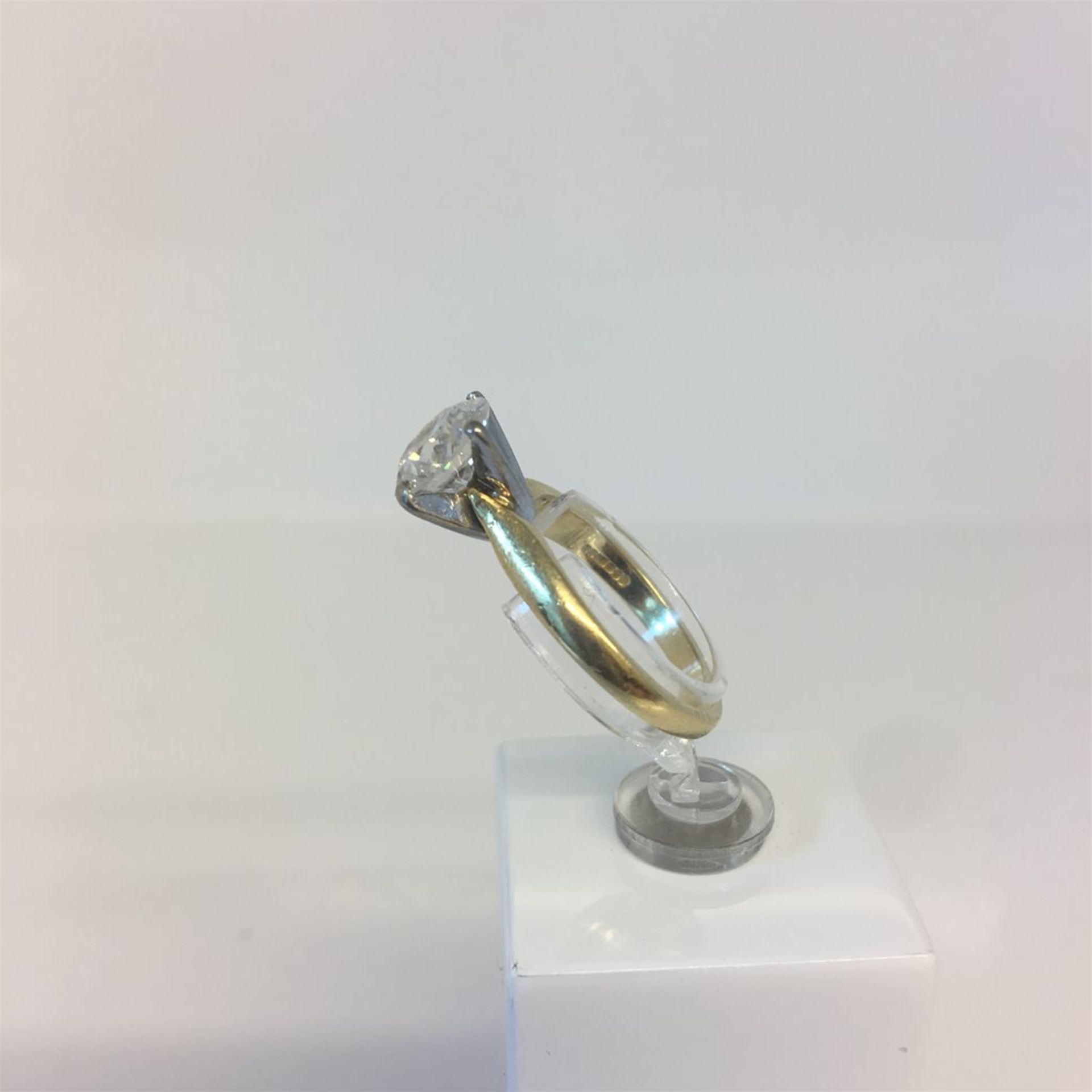 18ct Yellow Gold Brilliant Cut Diamond ring 1.44 Carat - Image 2 of 3