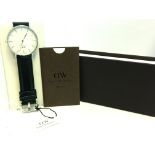 DANIEL WELLINGTON UNISEX WATCH WITH ORIGINAL BOX AND MANNUAL