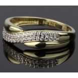 9CT GOLD CROSSOVER BAND RING, SET WITH CIRCULAR SHAPE CUBIC ZIRCONIAS