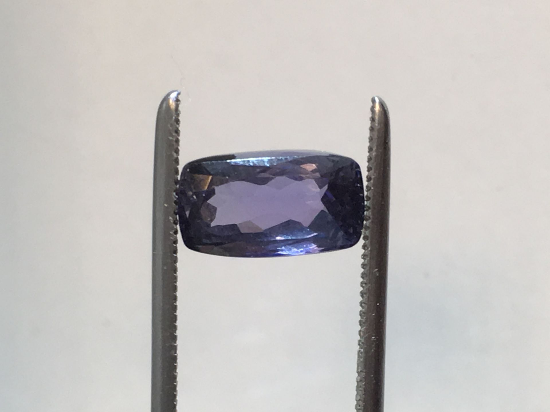 3.20ct Natural Tanzanite with IGI Certificate - Bild 2 aus 4