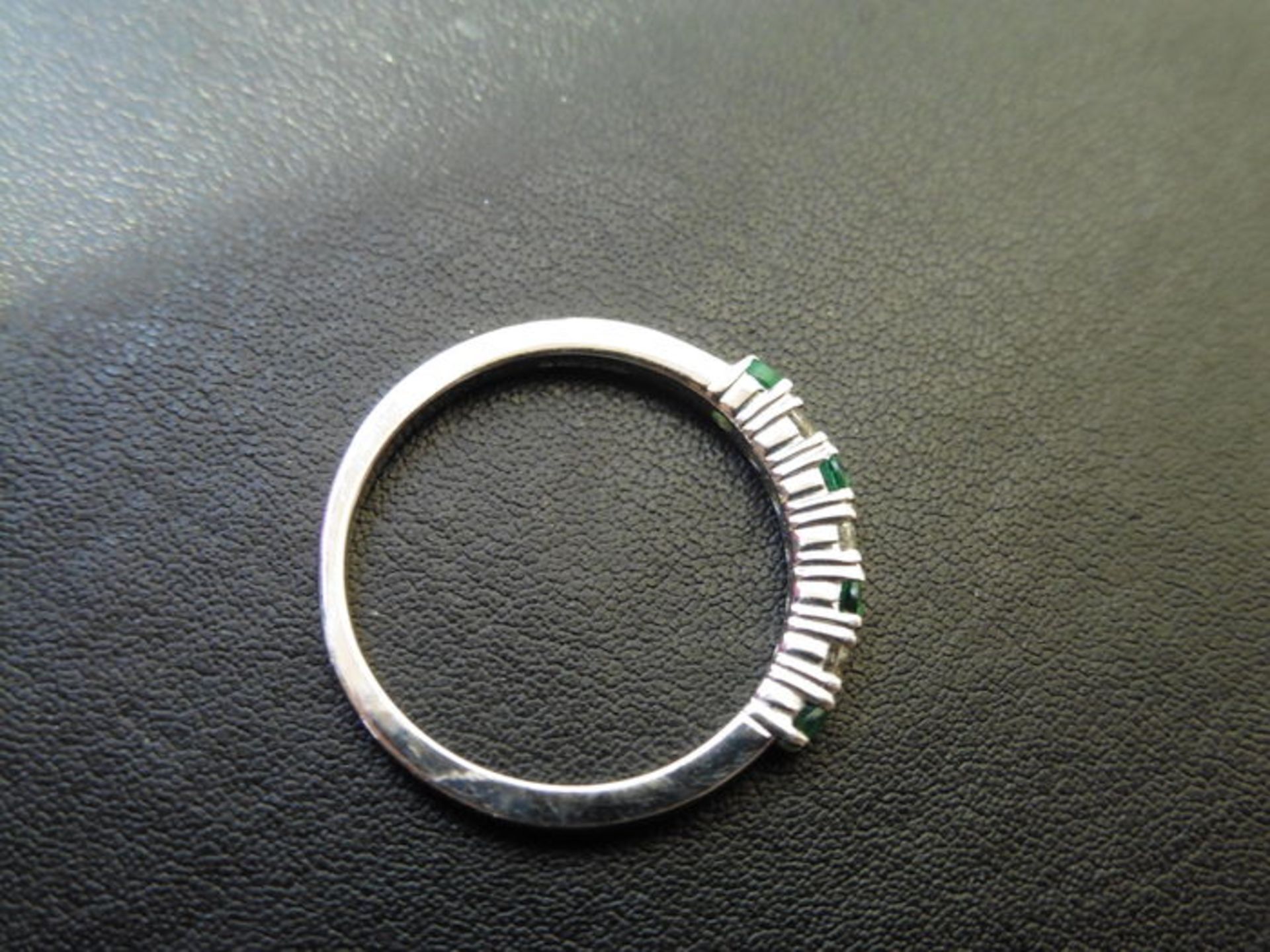 0.40ct emerald and diamond eternity style ring. Set with 4 round cut emeralds and 3 diamonds. Size - Image 3 of 3