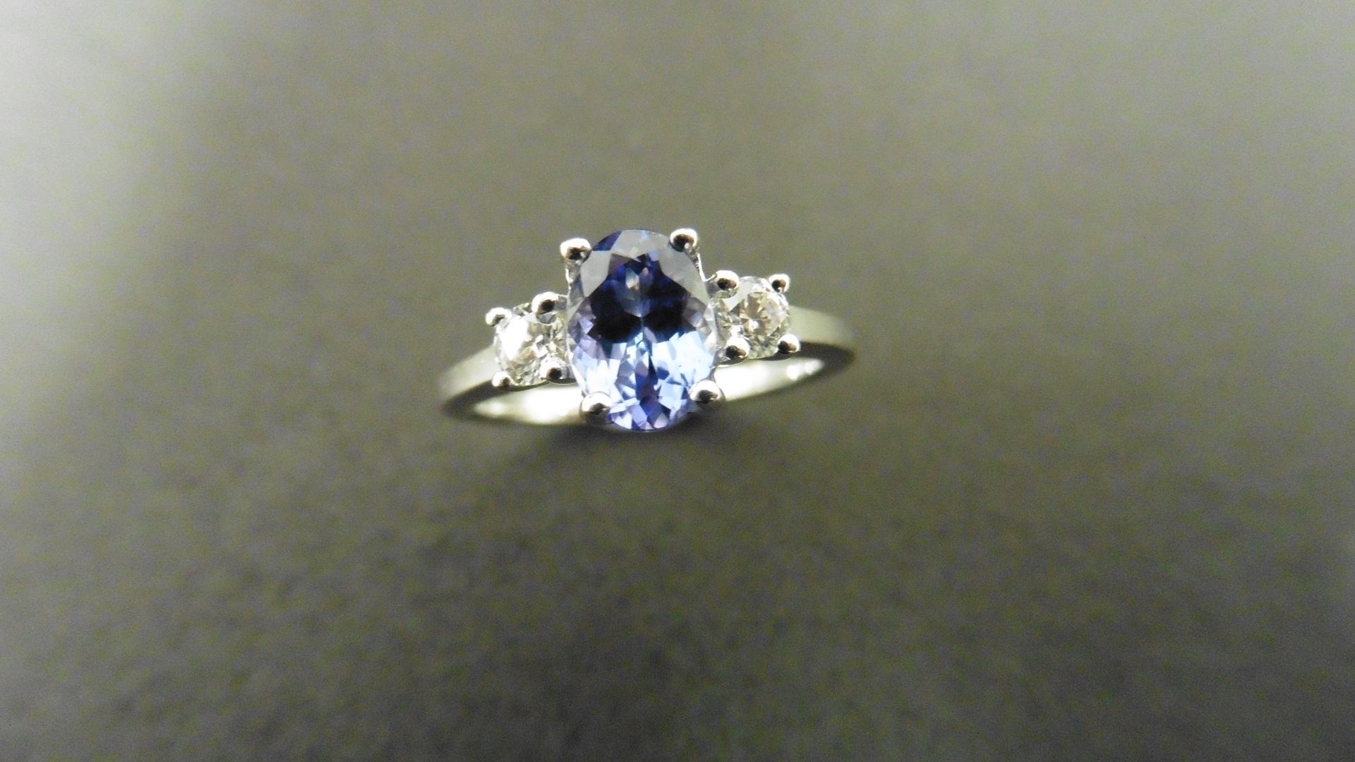0.80ct tanzanite and diamond trilogy ring. 7x 5mm oval cut tanzanite (treated) with a small - Image 4 of 4
