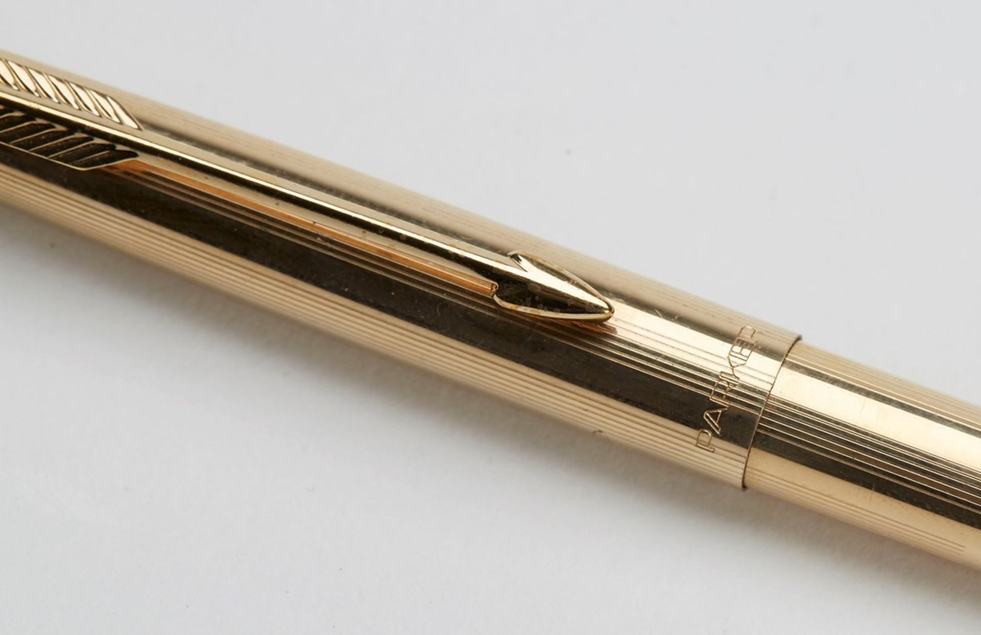 Vintage Parker 65 12K Rolled Gold Fountain Pen & Ball Pen C.1990 - Image 4 of 9