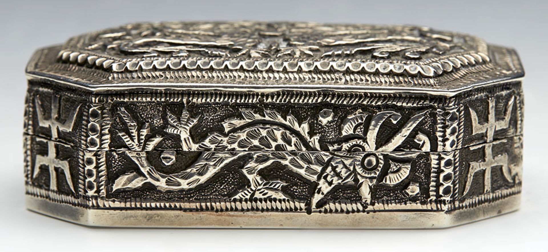 Antique Chinese Silver Dragon Moulded Snuff Box C.1890