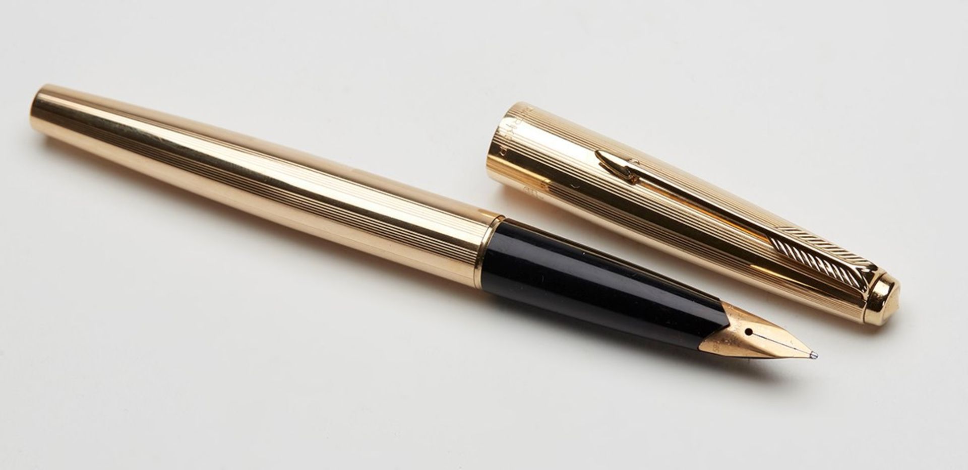 Vintage Parker 65 12K Rolled Gold Fountain Pen & Ball Pen C.1990 - Image 5 of 9